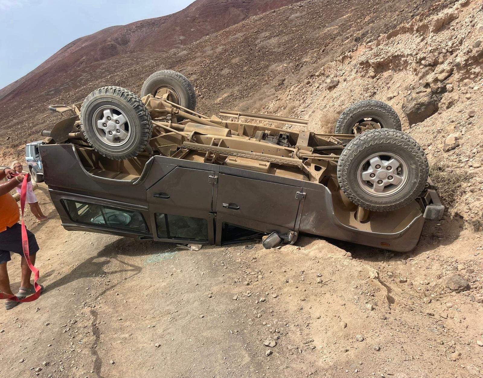 Vehículo volcado en La Graciosa 