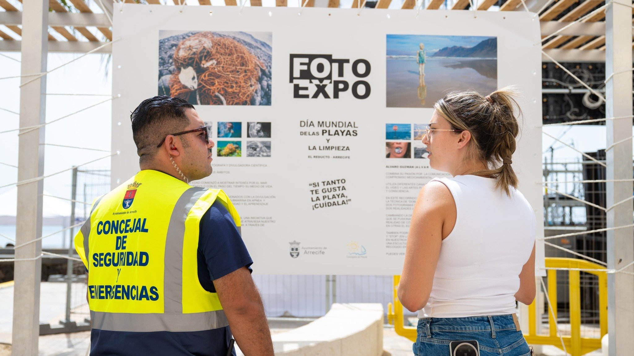 Arrecife inaugura en el Reducto la exposición Gritos del Azul para sensibilizar sobre el cuidado de las playas y el litoral, dentro de los actos por el Día Mundial de las playas
