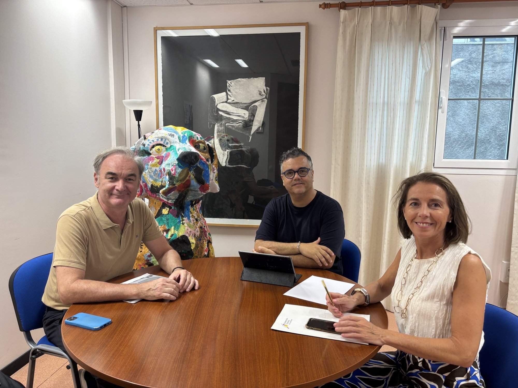 Instante de la reunión entre la FTL, Hostelan y el Cabildo.