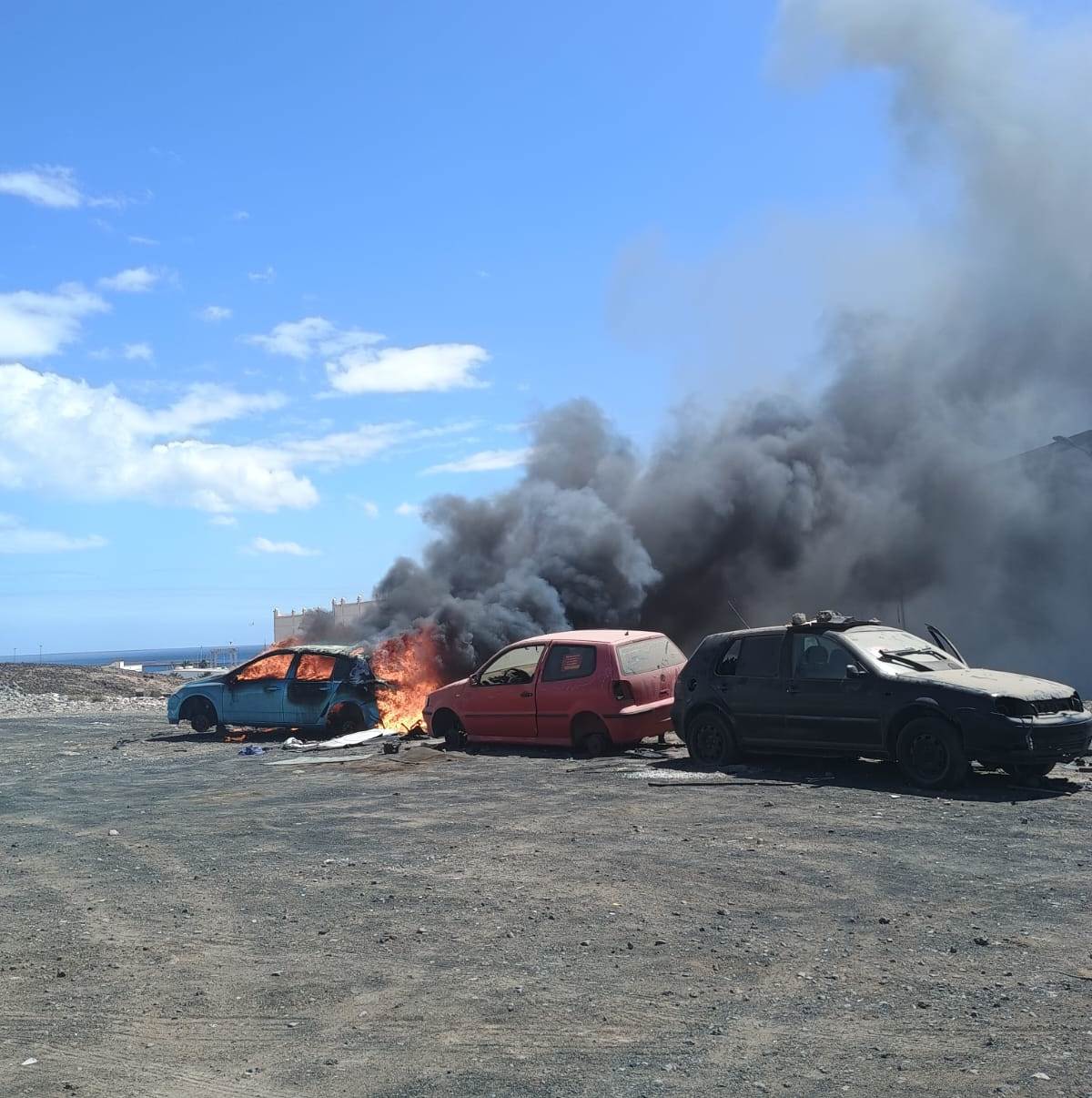 Queman un coche abandonado en Arrecife