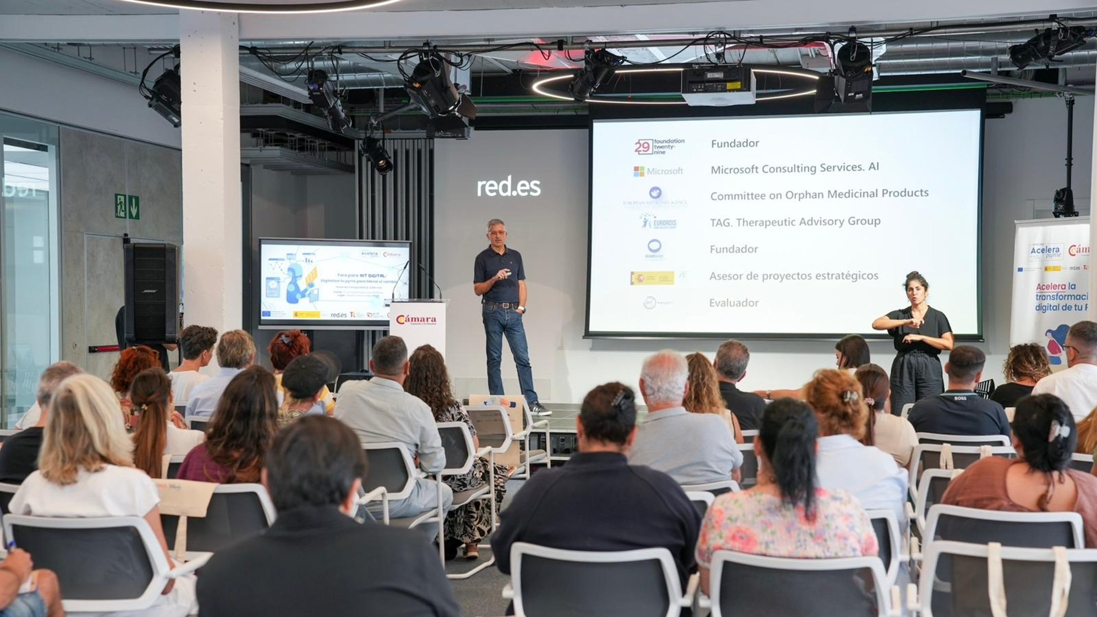 Julián Isla durante su presentación.