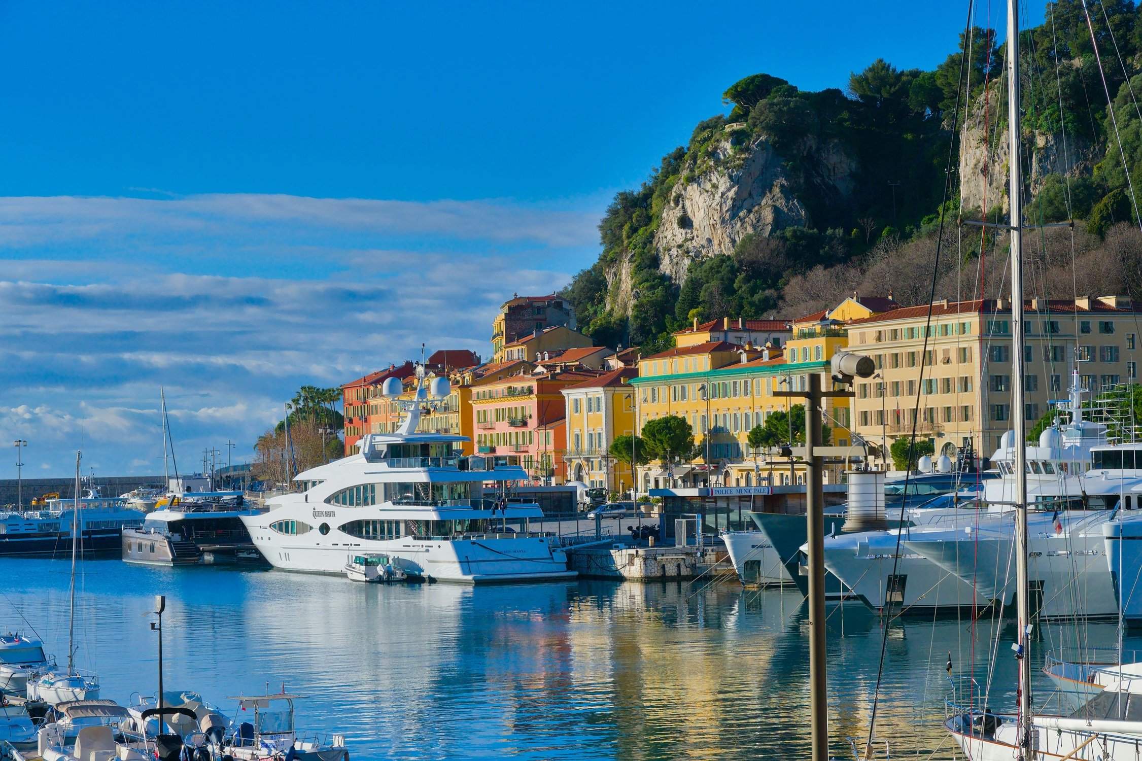 El puerto de Niza. Vuelos.