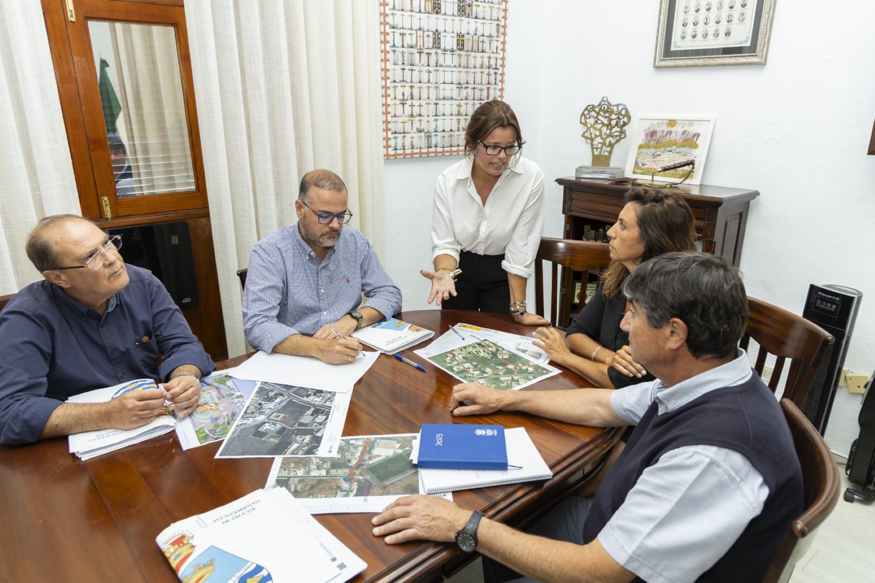 Olivia Duque y técnicos municipales del Ayuntamiento de Teguise (2)