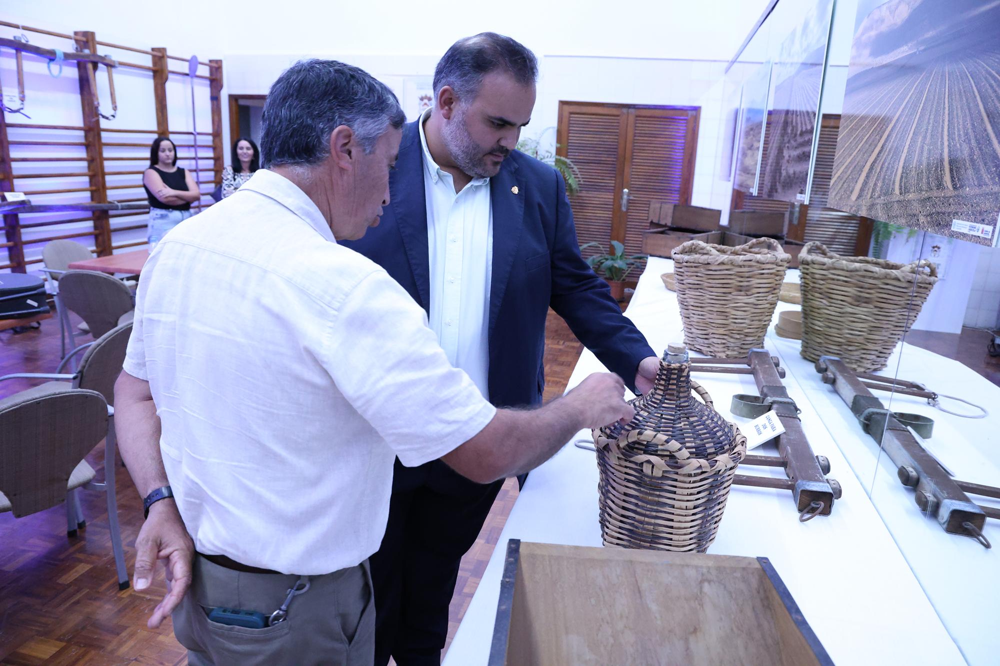 Inauguración de exposiciones de la Sociedad Torrelavega. Fotos: La Voz. Inauguración de exposiciones de la Sociedad Torrelavega. Fotos: La Voz.