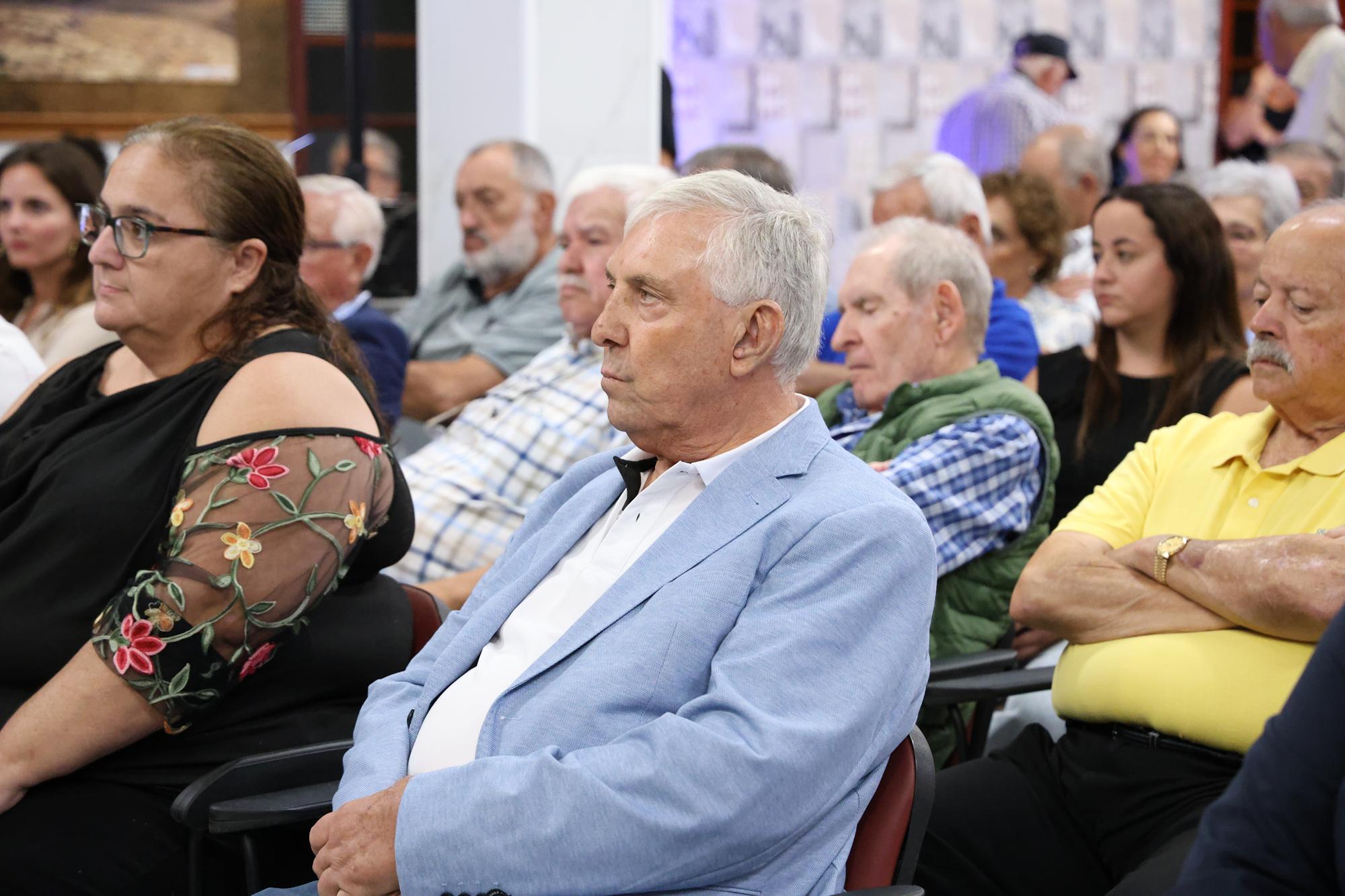 Inauguración de exposiciones de la Sociedad Torrelavega. Fotos: La Voz. Inauguración de exposiciones de la Sociedad Torrelavega. Fotos: La Voz.