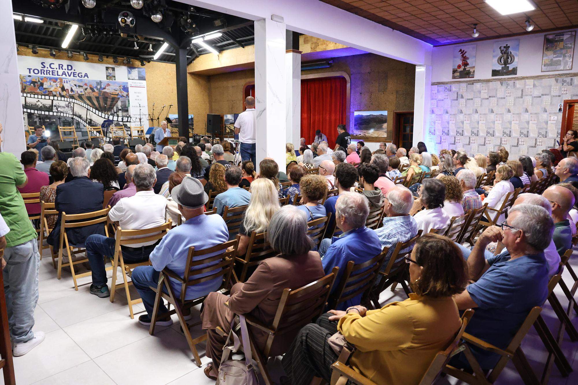 Inauguración de exposiciones de la Sociedad Torrelavega. Fotos: La Voz. Inauguración de exposiciones de la Sociedad Torrelavega. Fotos: La Voz.