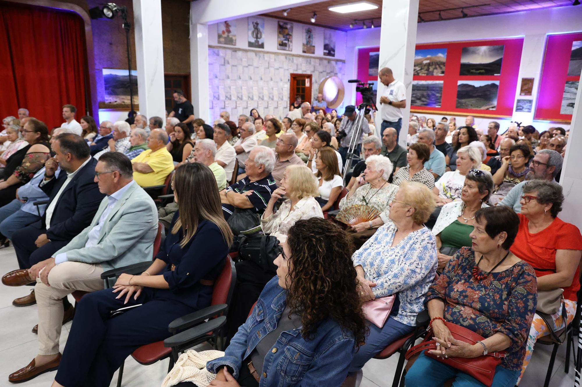 Inauguración de exposiciones de la Sociedad Torrelavega. Fotos: La Voz. Inauguración de exposiciones de la Sociedad Torrelavega. Fotos: La Voz.