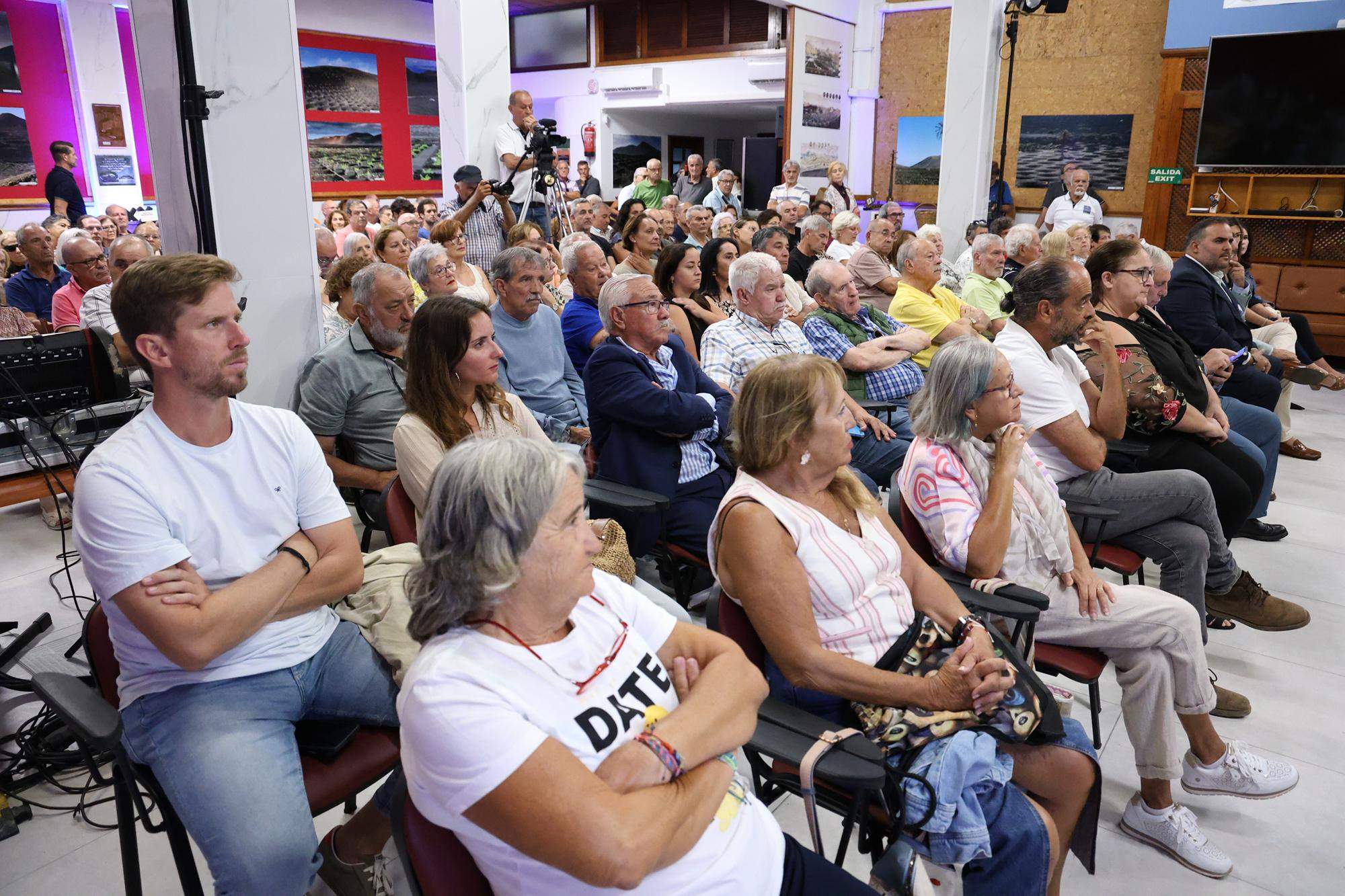 Inauguración de exposiciones de la Sociedad Torrelavega. Fotos: La Voz. Inauguración de exposiciones de la Sociedad Torrelavega. Fotos: La Voz.