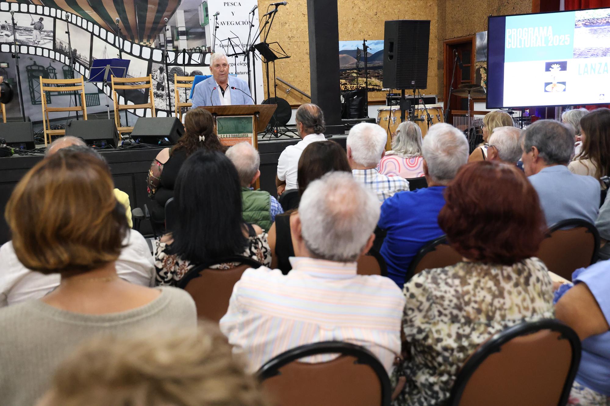 Inauguración de exposiciones de la Sociedad Torrelavega. Fotos: La Voz. Inauguración de exposiciones de la Sociedad Torrelavega. Fotos: La Voz.