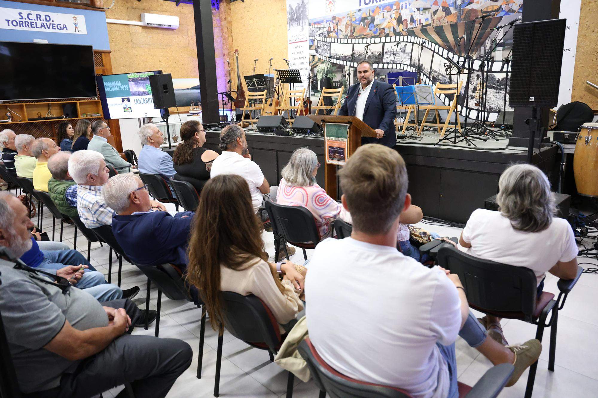 Inauguración de exposiciones de la Sociedad Torrelavega. Fotos: La Voz. Inauguración de exposiciones de la Sociedad Torrelavega. Fotos: La Voz.