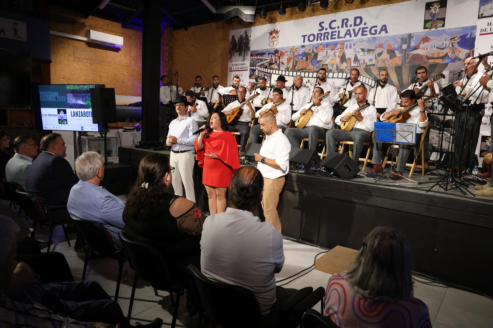 Inauguración de exposiciones de la Sociedad Torrelavega. Fotos: La Voz. Inauguración de exposiciones de la Sociedad Torrelavega. Fotos: La Voz.