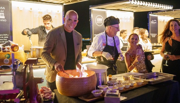 Puesto de restauración en la Volvo Night 2025