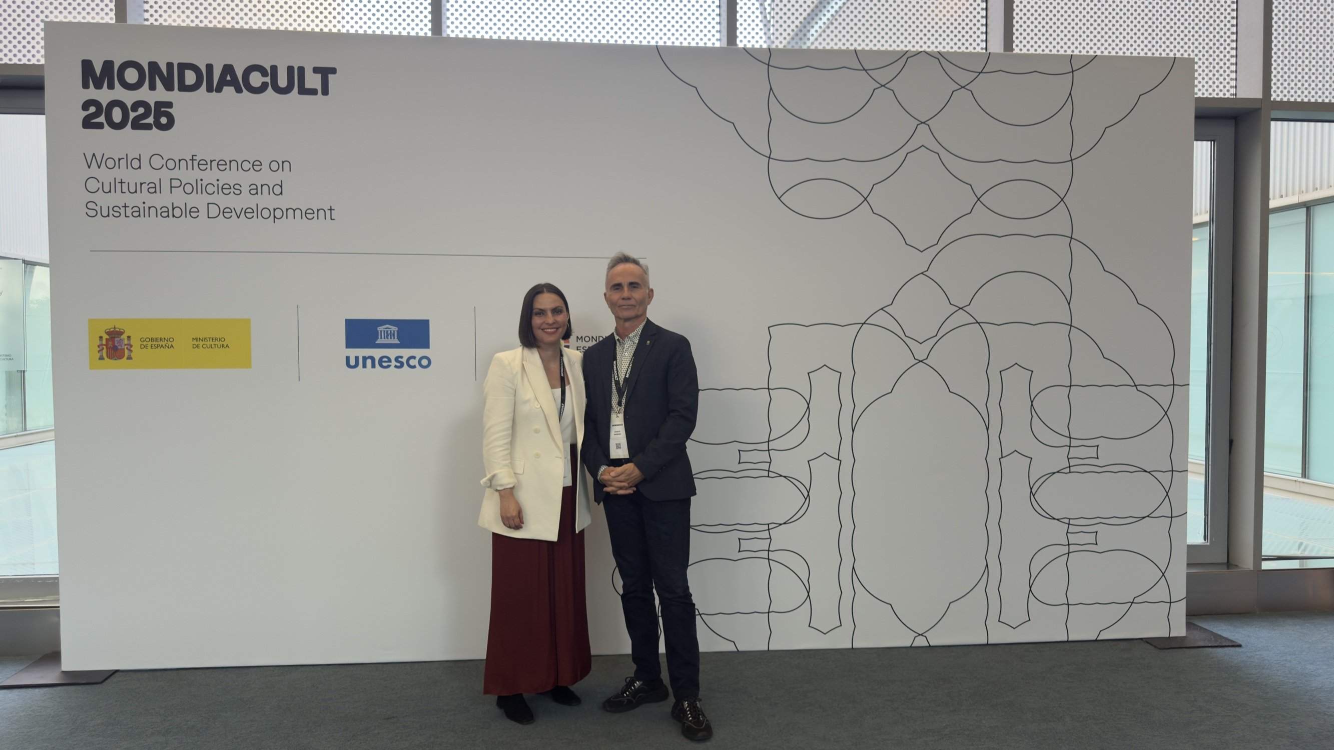 La consejera Machín y el viceconsejero Umpiérrez durante la Conferencia.