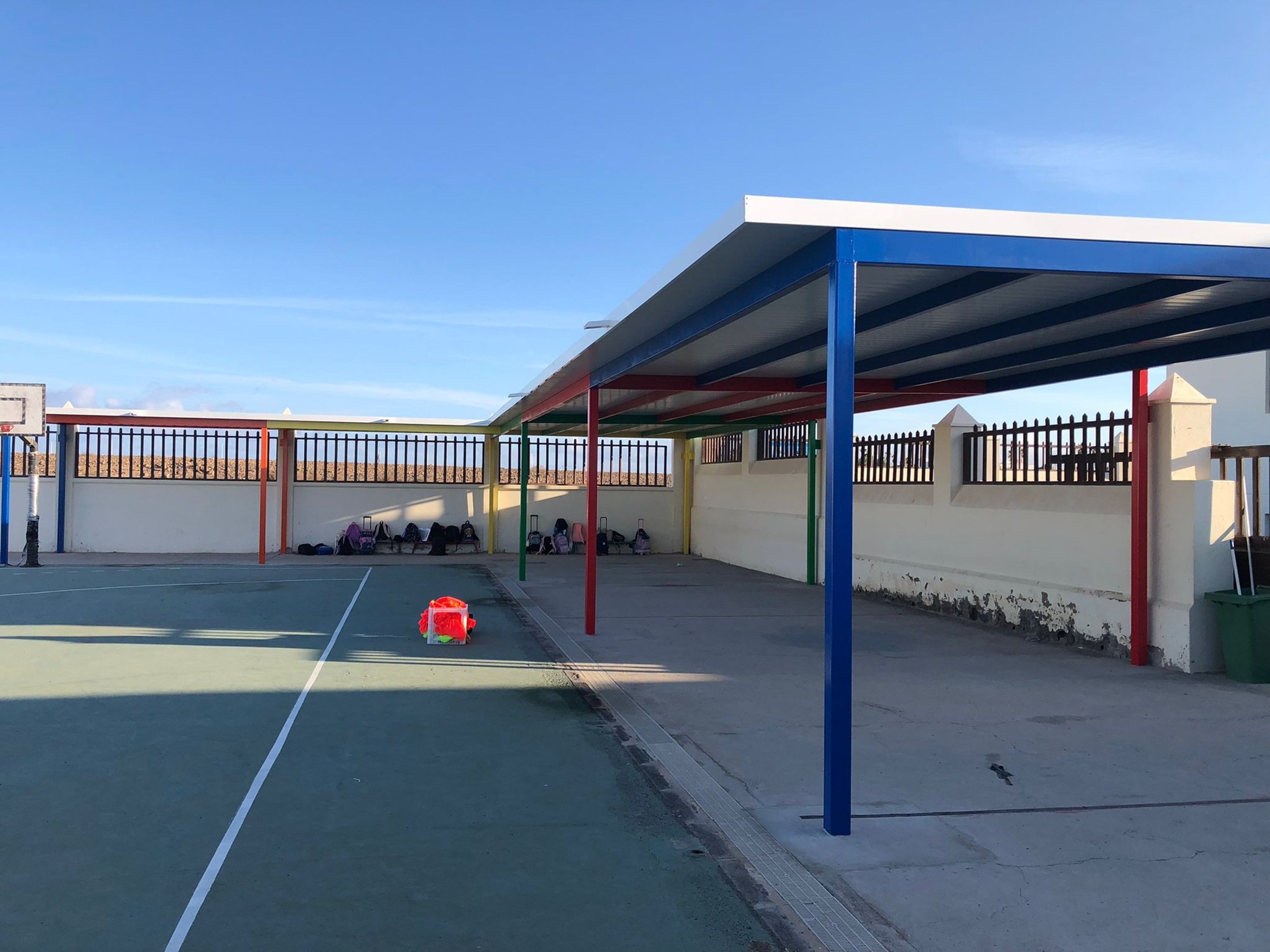 Nueva cubierta para sombra en el CEIP de Playa Blanca