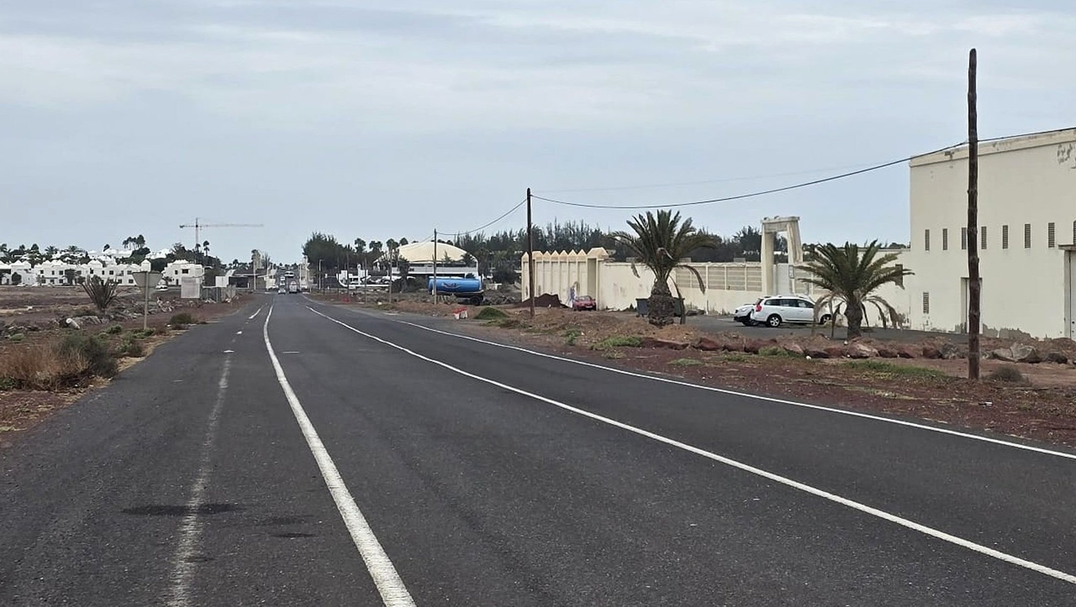 Carretera de entrada a Playa Blanca