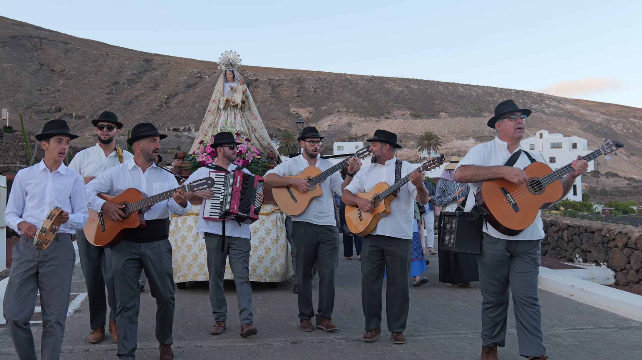 Procesión en honor a Nuestra Señora del Rosario Procesión en honor a Nuestra Señora del Rosario
