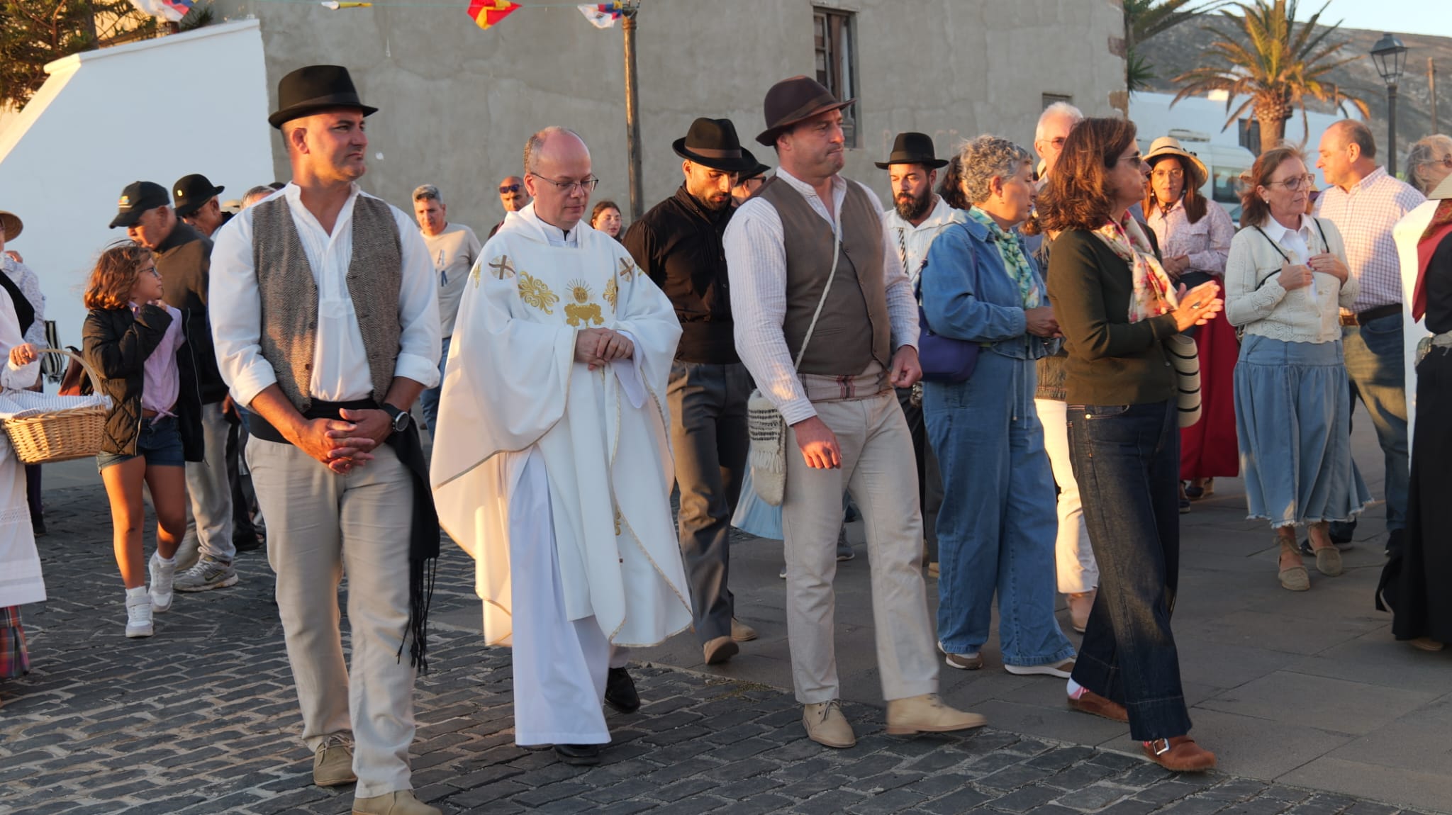 Procesión en honor a Nuestra Señora del Rosario Procesión en honor a Nuestra Señora del Rosario