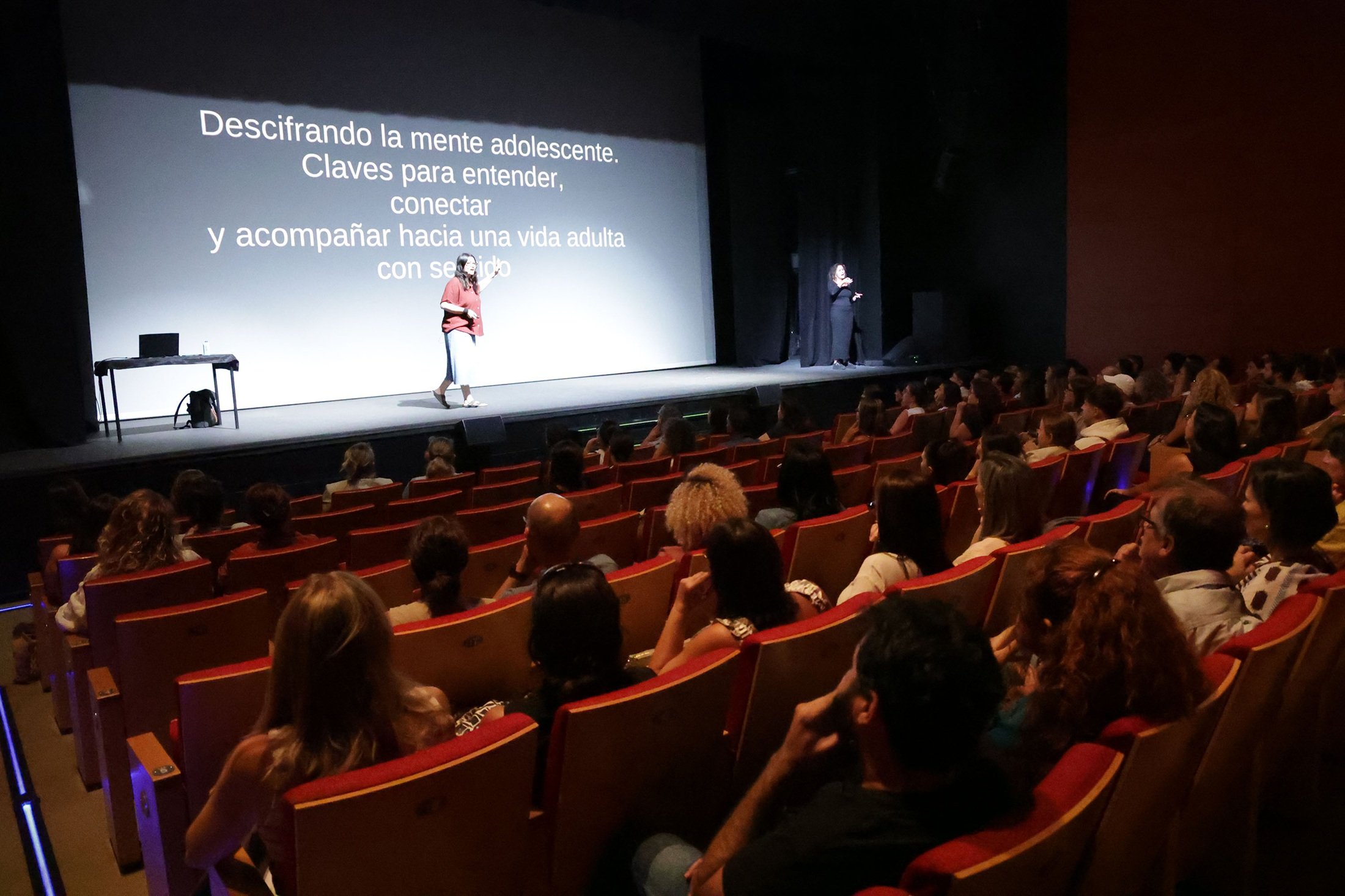 Conferencia sobre comunicación con adolescentes