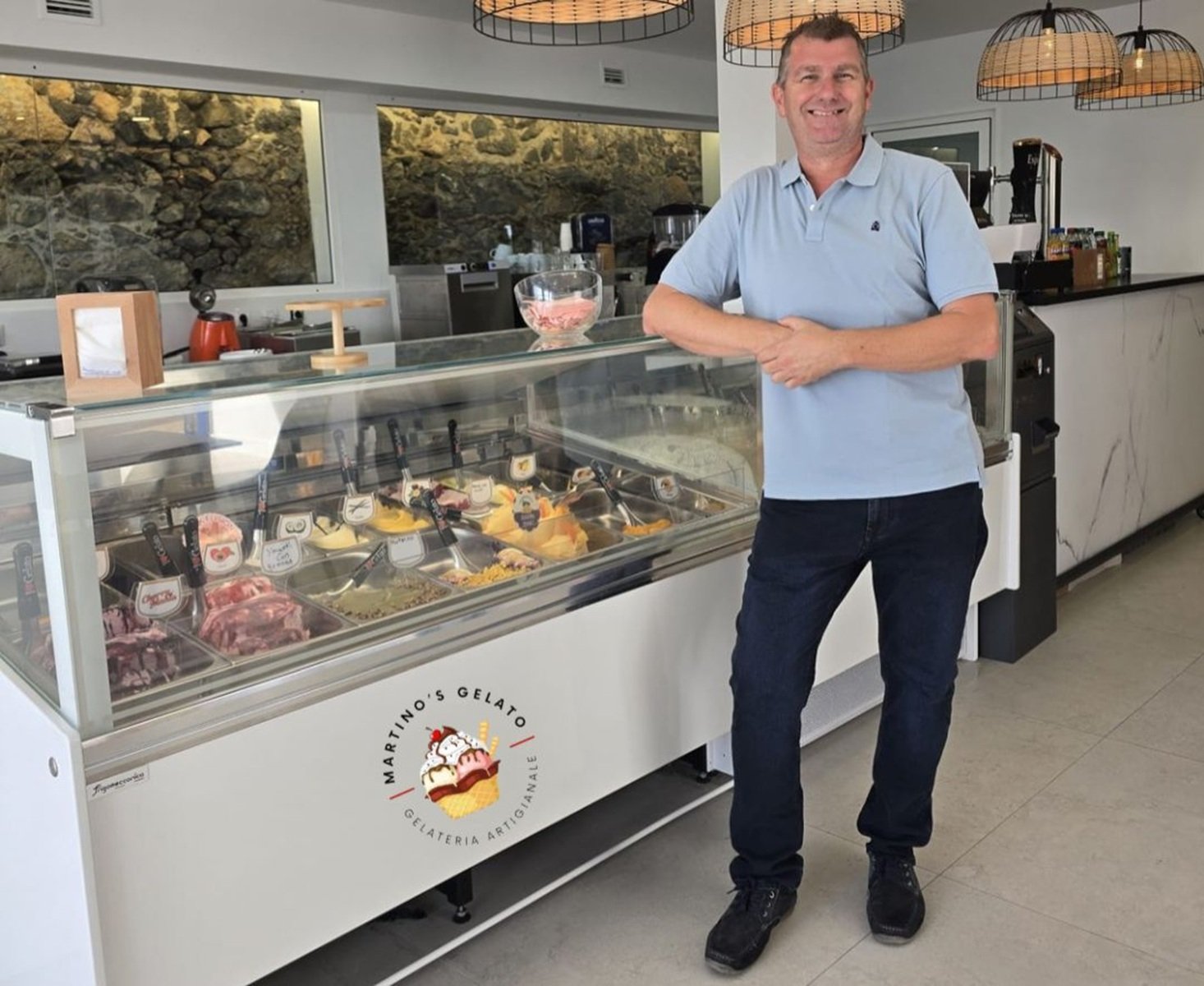 Claudio Martín Boccio en su heladería de Arrecife