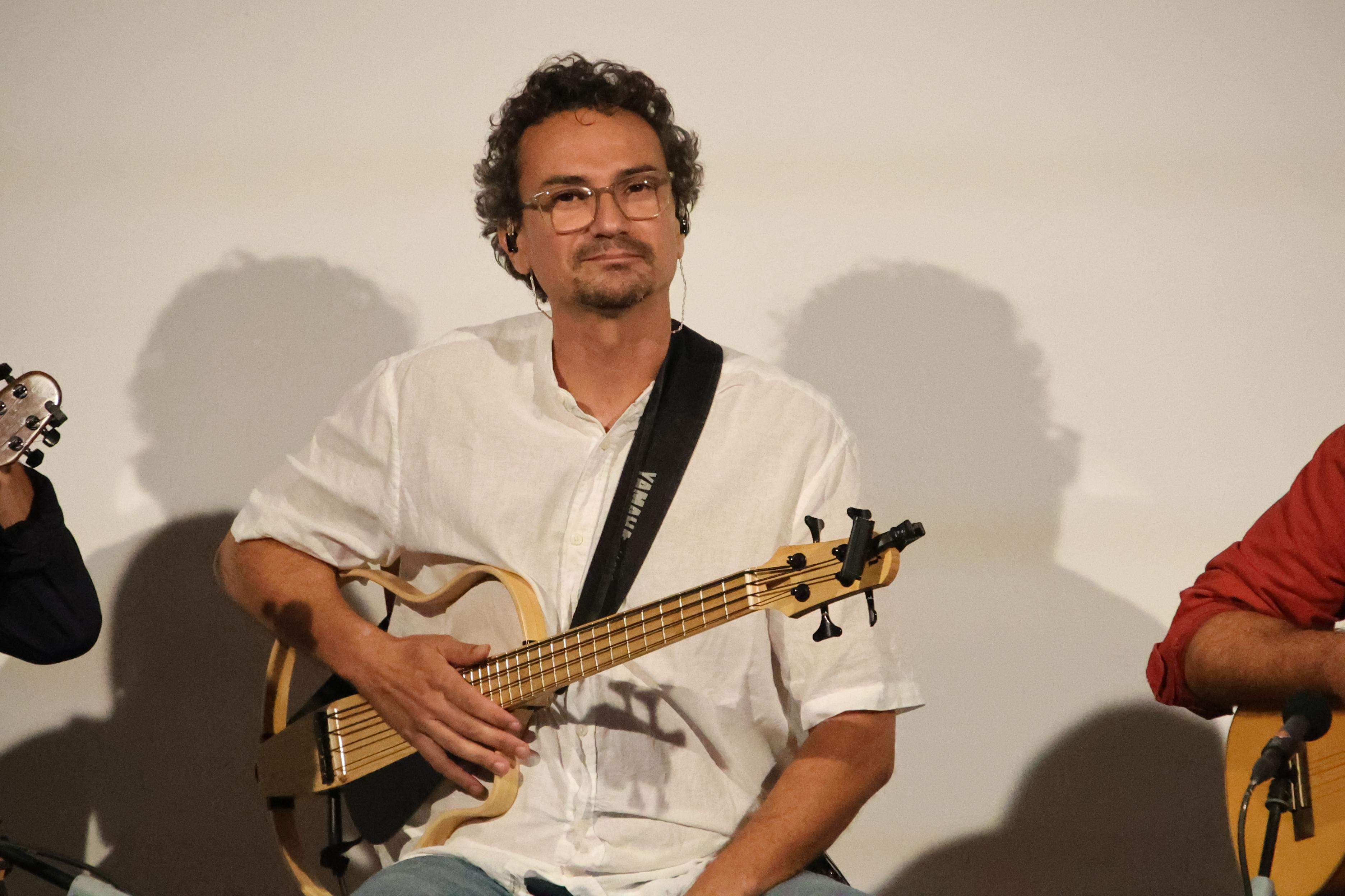 Timples y otras pequeñas guitarra del Mundo. Foto: Norberto de León Timples y otras pequeñas guitarra del Mundo. Foto: Norberto de León