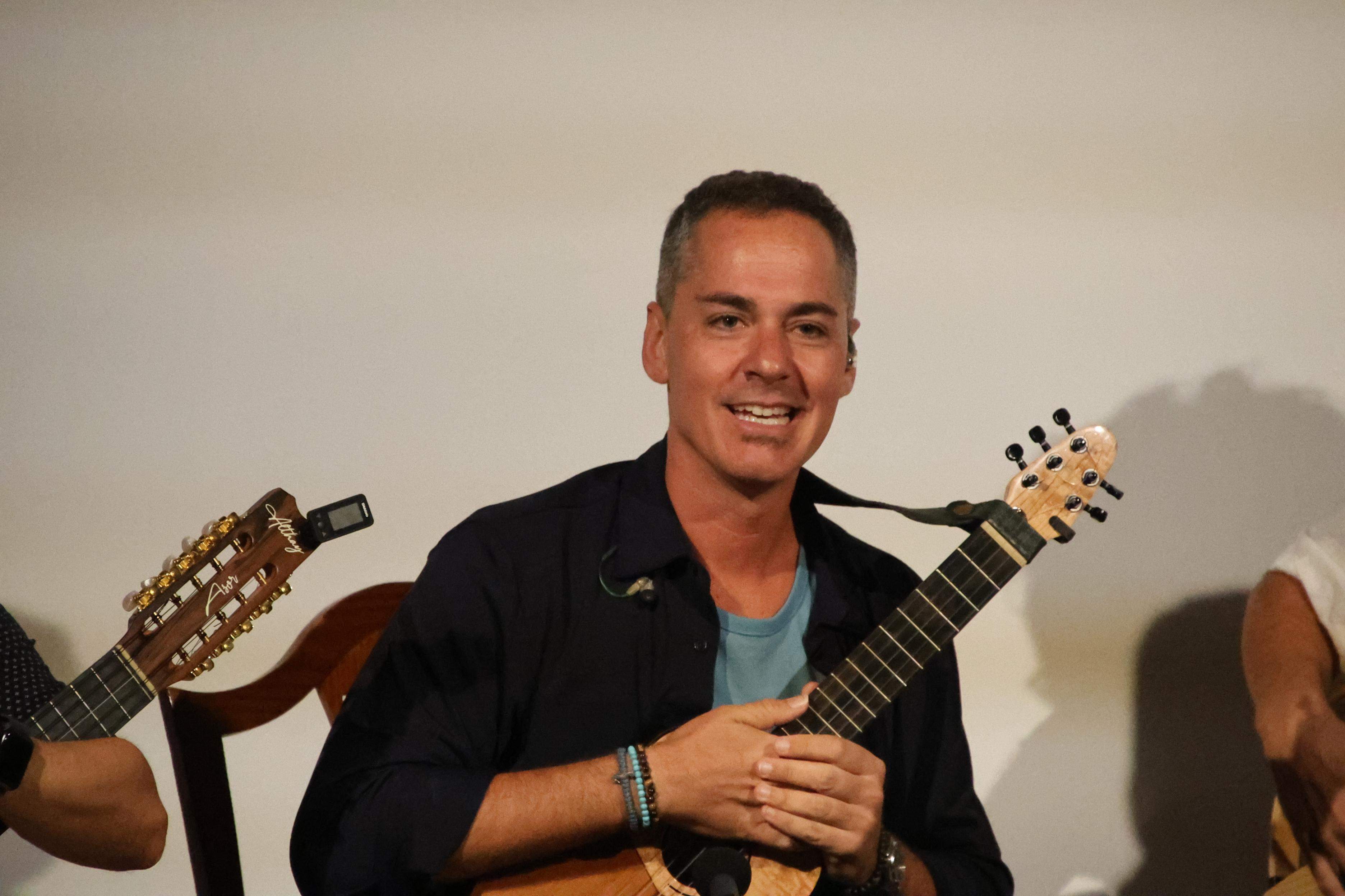 Timples y otras pequeñas guitarra del Mundo. Foto: Norberto de León Timples y otras pequeñas guitarra del Mundo. Foto: Norberto de León