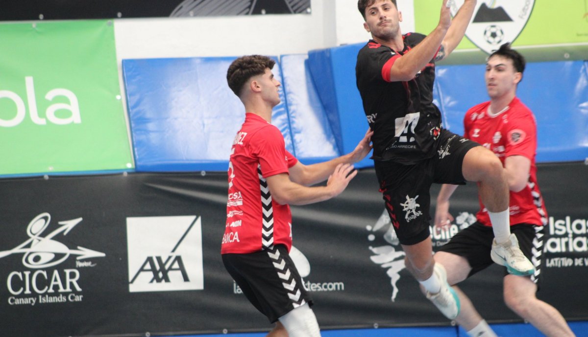 Balonmano Lanzarote Ciudad de Arrecife zdobywa trudne zwycięstwo nad Saeplast Balonmano Cañiza