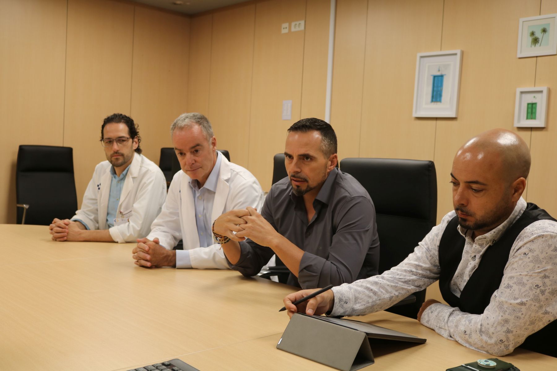 Momento de la reunión en el Hospital Molina Orosa