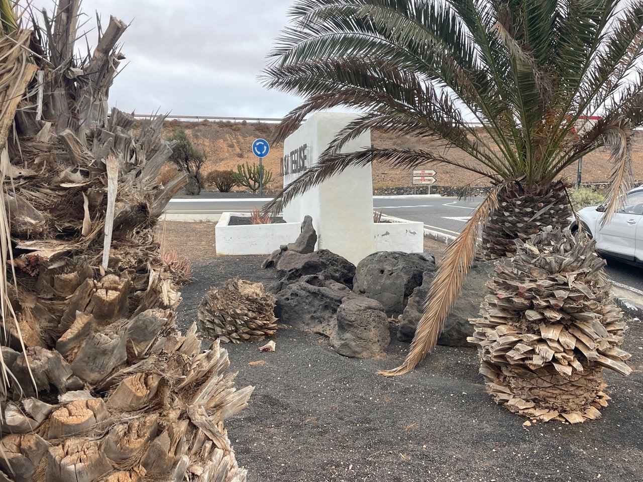 Estado de la entrada de Costa Teguise. Fotos: Cedidas.