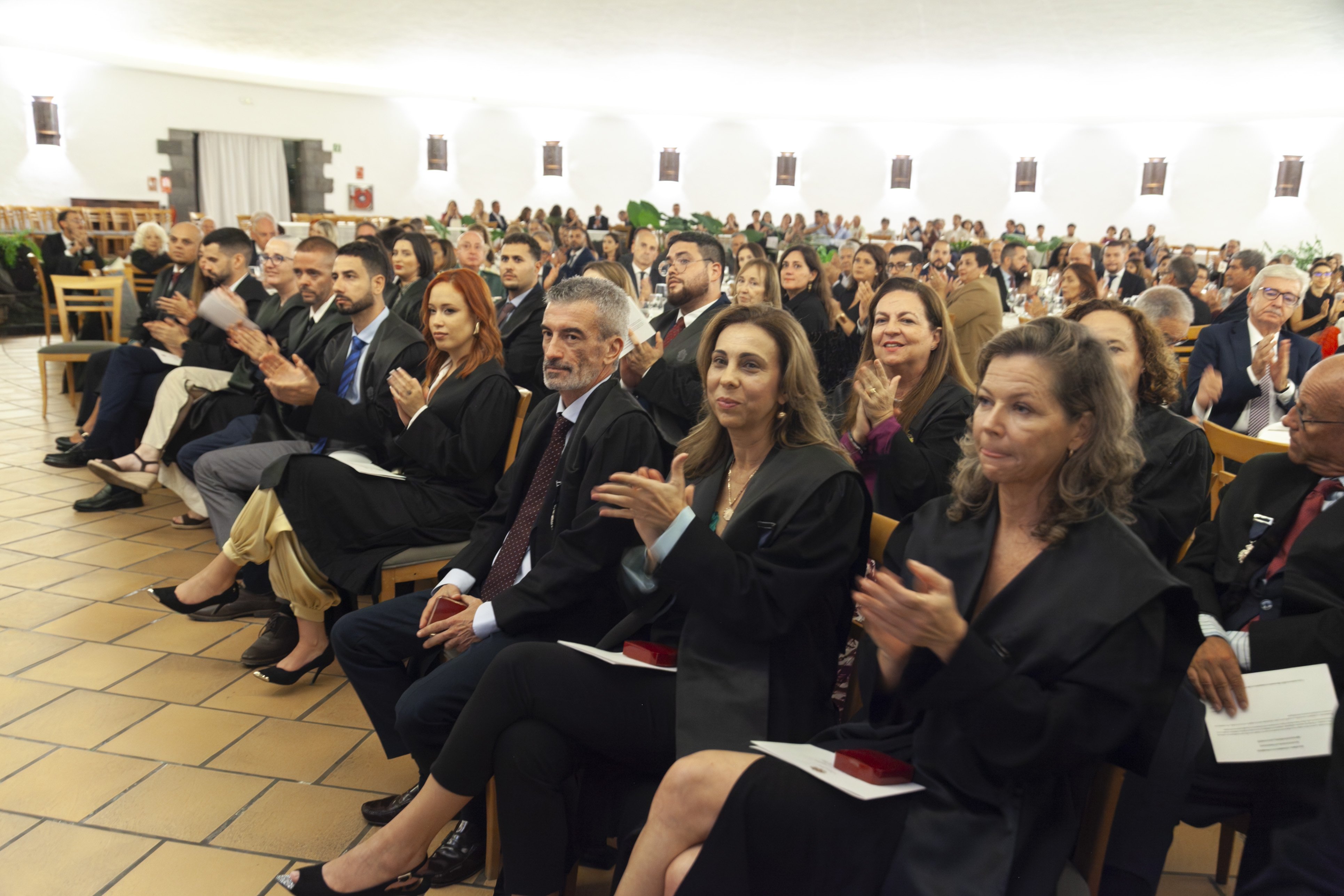 Jura de nuevos letrados y medallas del Colegio de Abogacía de Lanzarote (Fotos: Juan Mateos) Jura de nuevos letrados y medallas del Colegio de Abogacía de Lanzarote (Fotos: Juan Mateos)