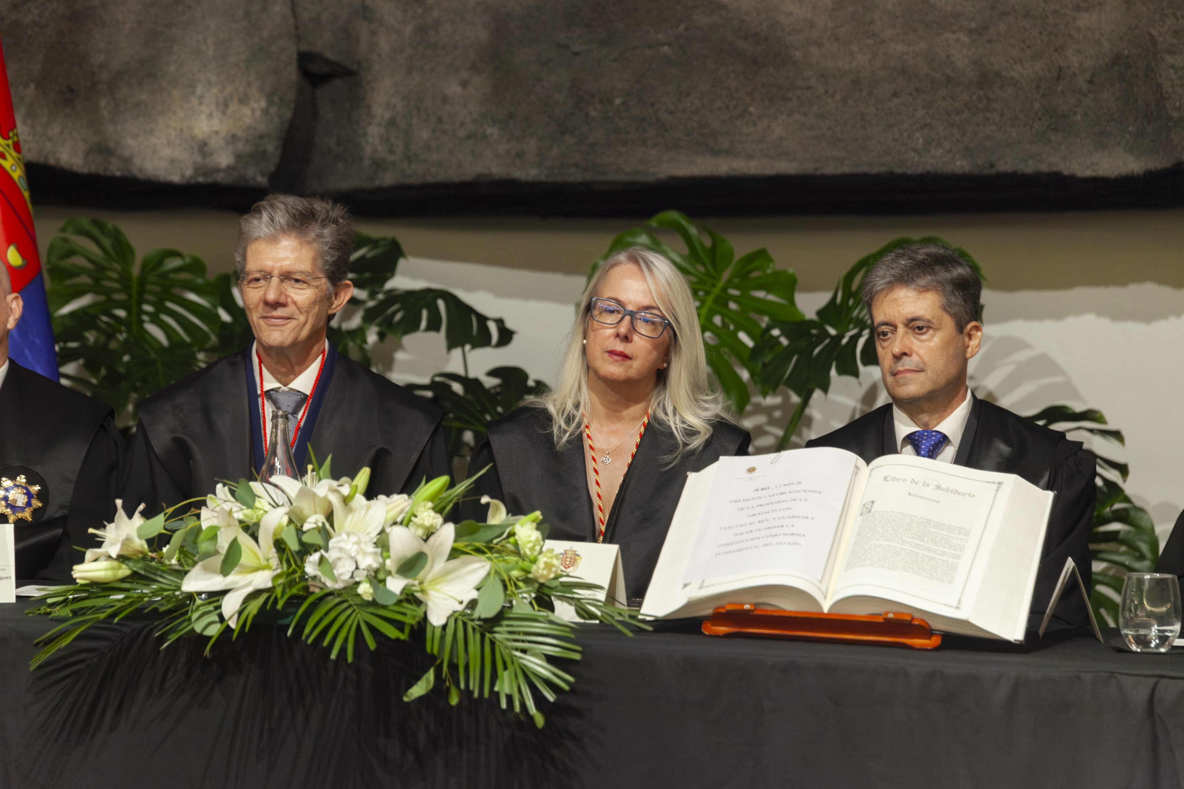 Jura de nuevos letrados y medallas del Colegio de Abogacía de Lanzarote (Fotos: Juan Mateos) Jura de nuevos letrados y medallas del Colegio de Abogacía de Lanzarote (Fotos: Juan Mateos)
