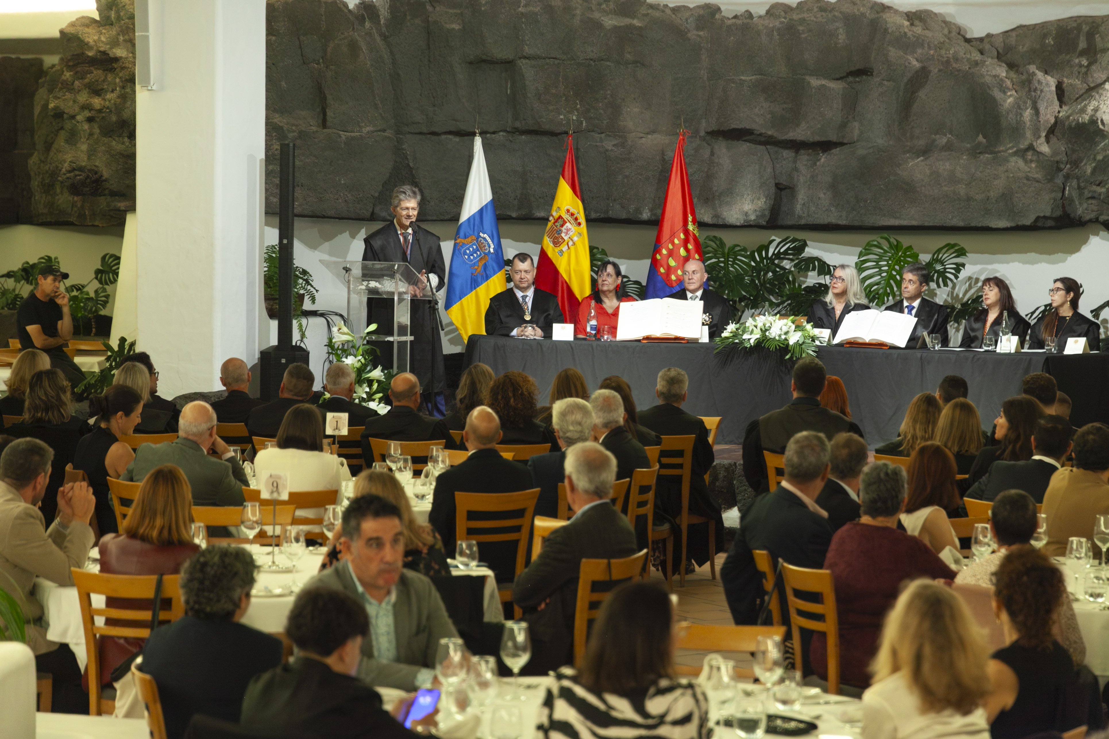 Jura de nuevos letrados y medallas del Colegio de Abogacía de Lanzarote (Fotos: Juan Mateos) Jura de nuevos letrados y medallas del Colegio de Abogacía de Lanzarote (Fotos: Juan Mateos)