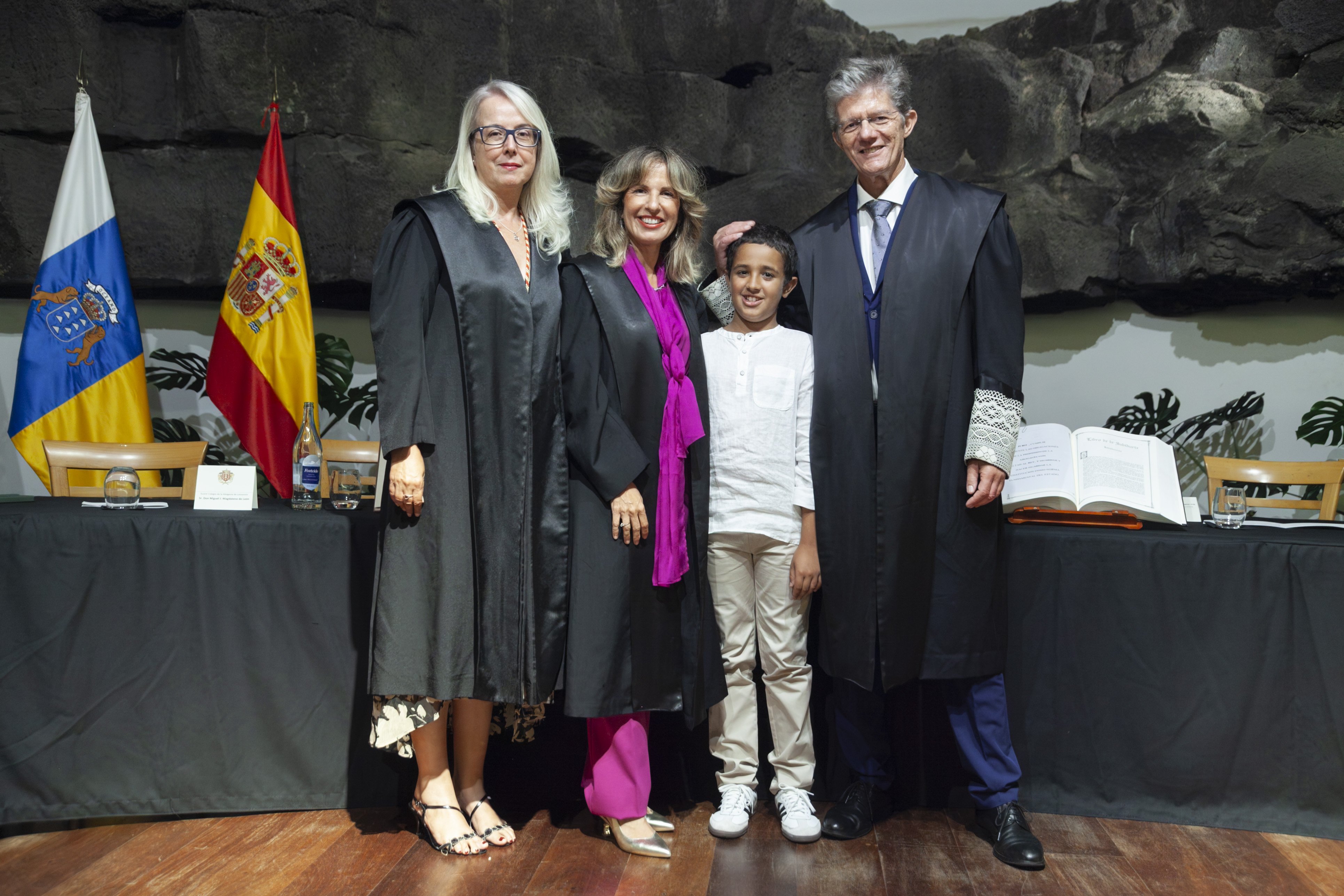Jura de nuevos letrados y medallas del Colegio de Abogacía de Lanzarote (Fotos: Juan Mateos) Jura de nuevos letrados y medallas del Colegio de Abogacía de Lanzarote (Fotos: Juan Mateos)