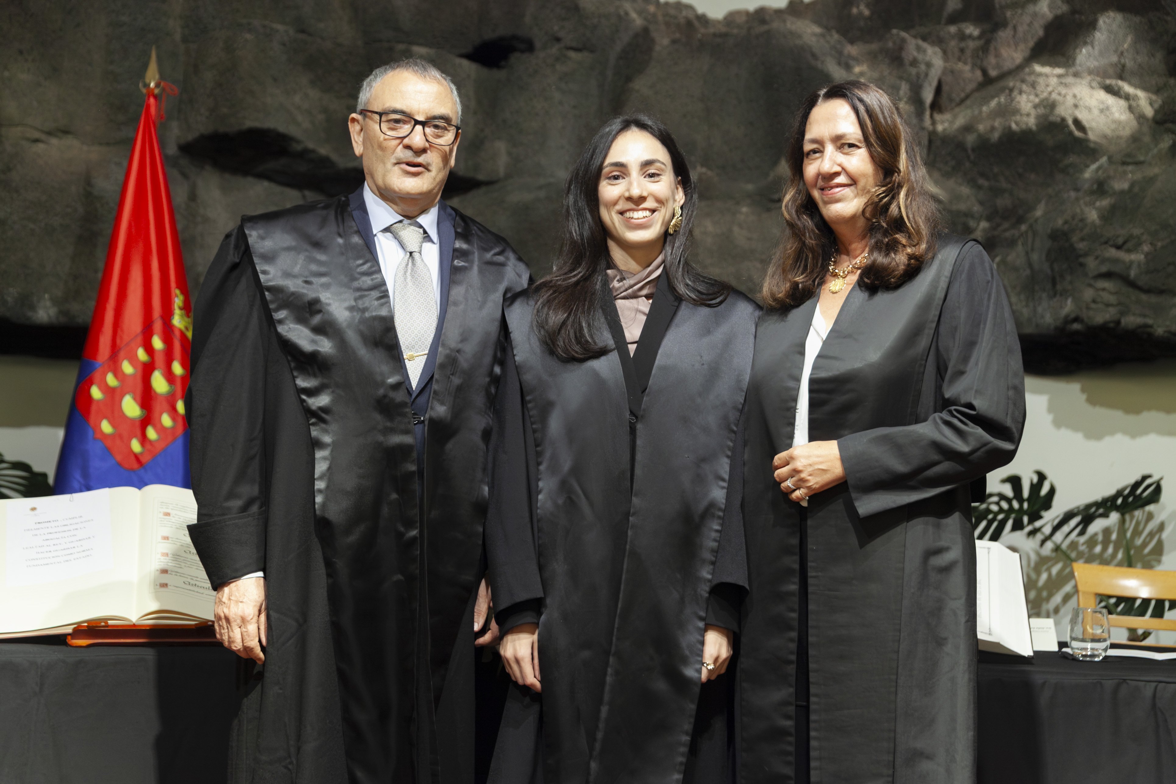Jura de nuevos letrados y medallas del Colegio de Abogacía de Lanzarote (Fotos: Juan Mateos) Jura de nuevos letrados y medallas del Colegio de Abogacía de Lanzarote (Fotos: Juan Mateos)