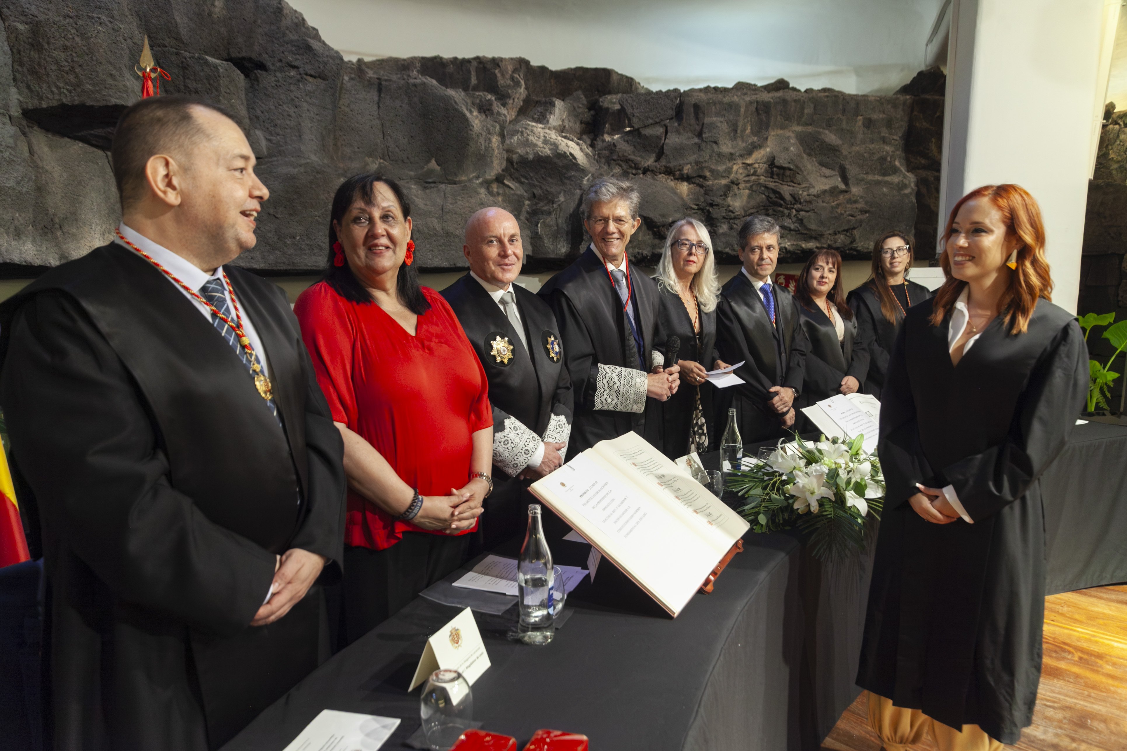 Jura de nuevos letrados y medallas del Colegio de Abogacía de Lanzarote (Fotos: Juan Mateos) Jura de nuevos letrados y medallas del Colegio de Abogacía de Lanzarote (Fotos: Juan Mateos)