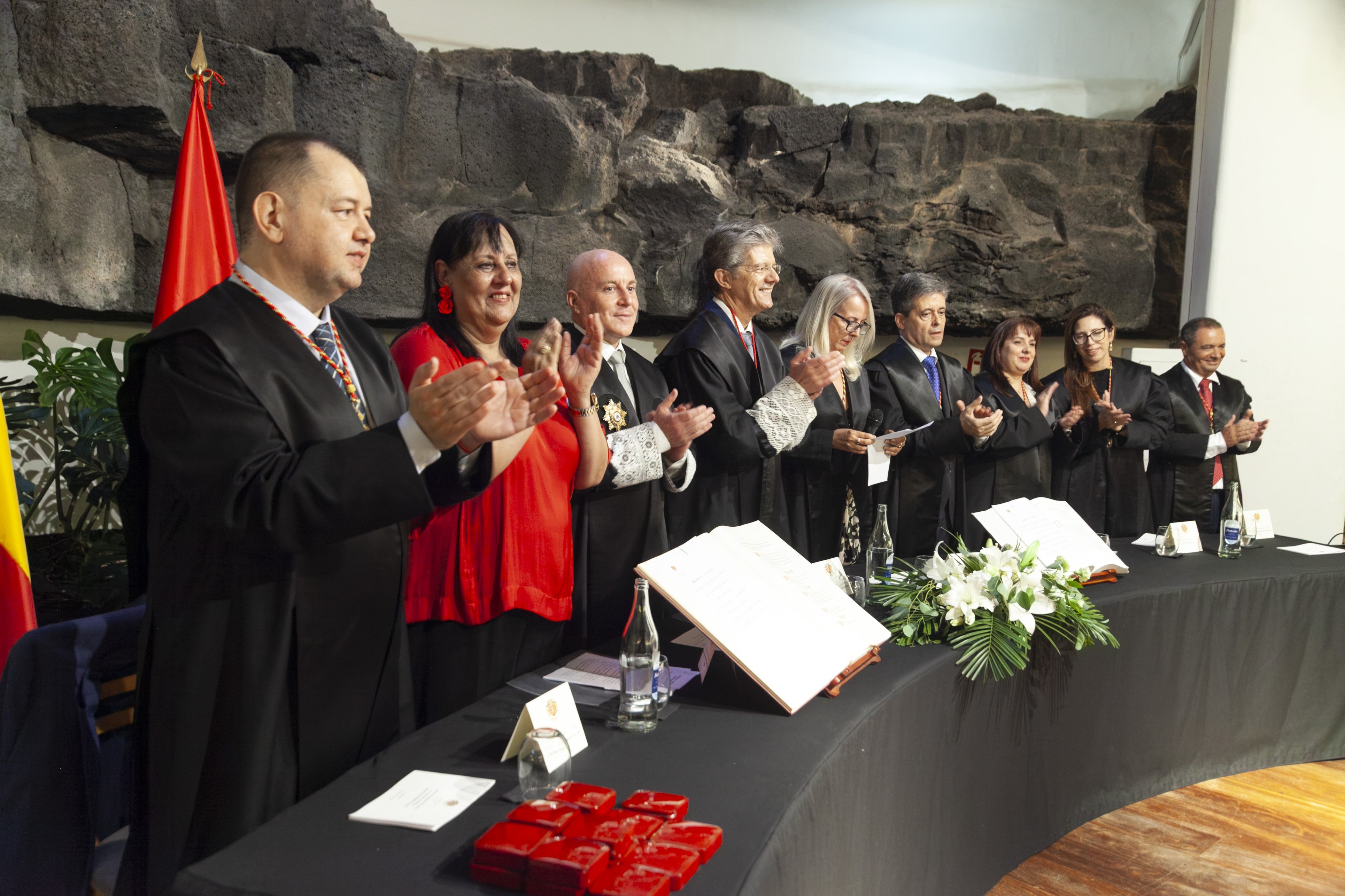 Jura de nuevos letrados y medallas del Colegio de Abogacía de Lanzarote (Fotos: Juan Mateos) Jura de nuevos letrados y medallas del Colegio de Abogacía de Lanzarote (Fotos: Juan Mateos)