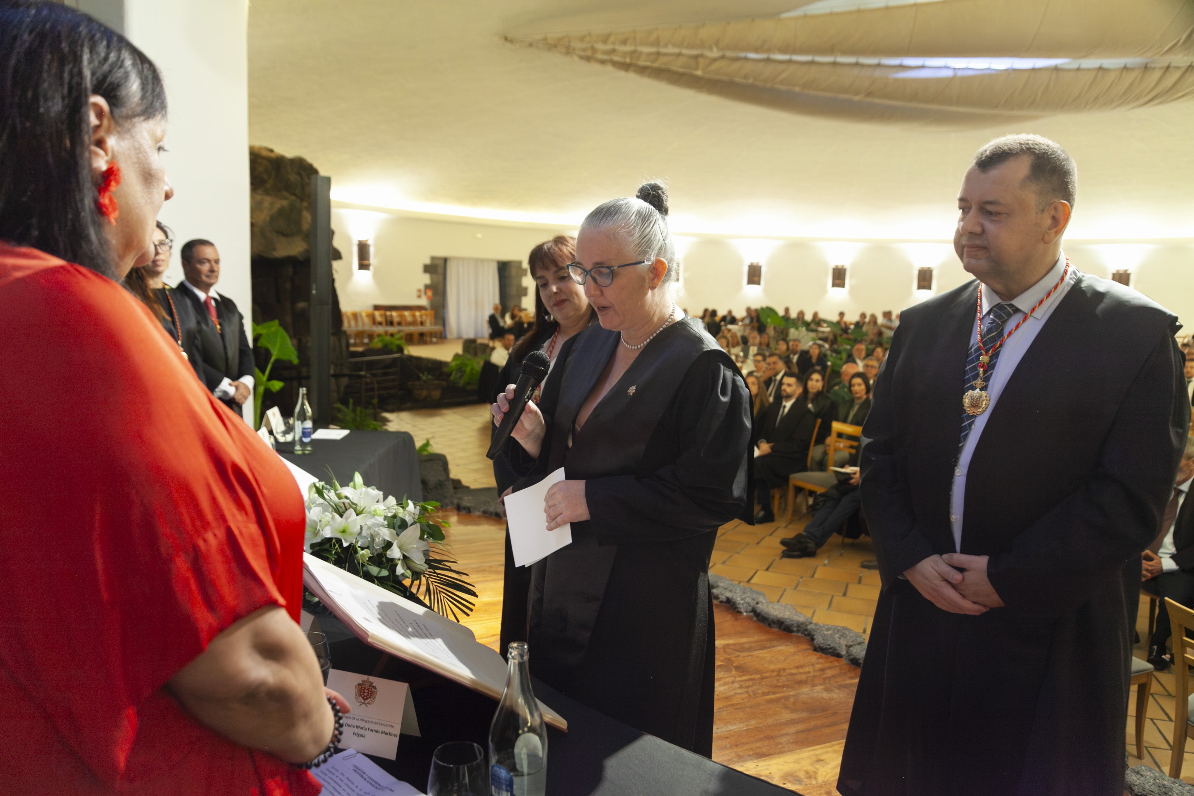 Jura de nuevos letrados y medallas del Colegio de Abogacía de Lanzarote (Fotos: Juan Mateos) Jura de nuevos letrados y medallas del Colegio de Abogacía de Lanzarote (Fotos: Juan Mateos)