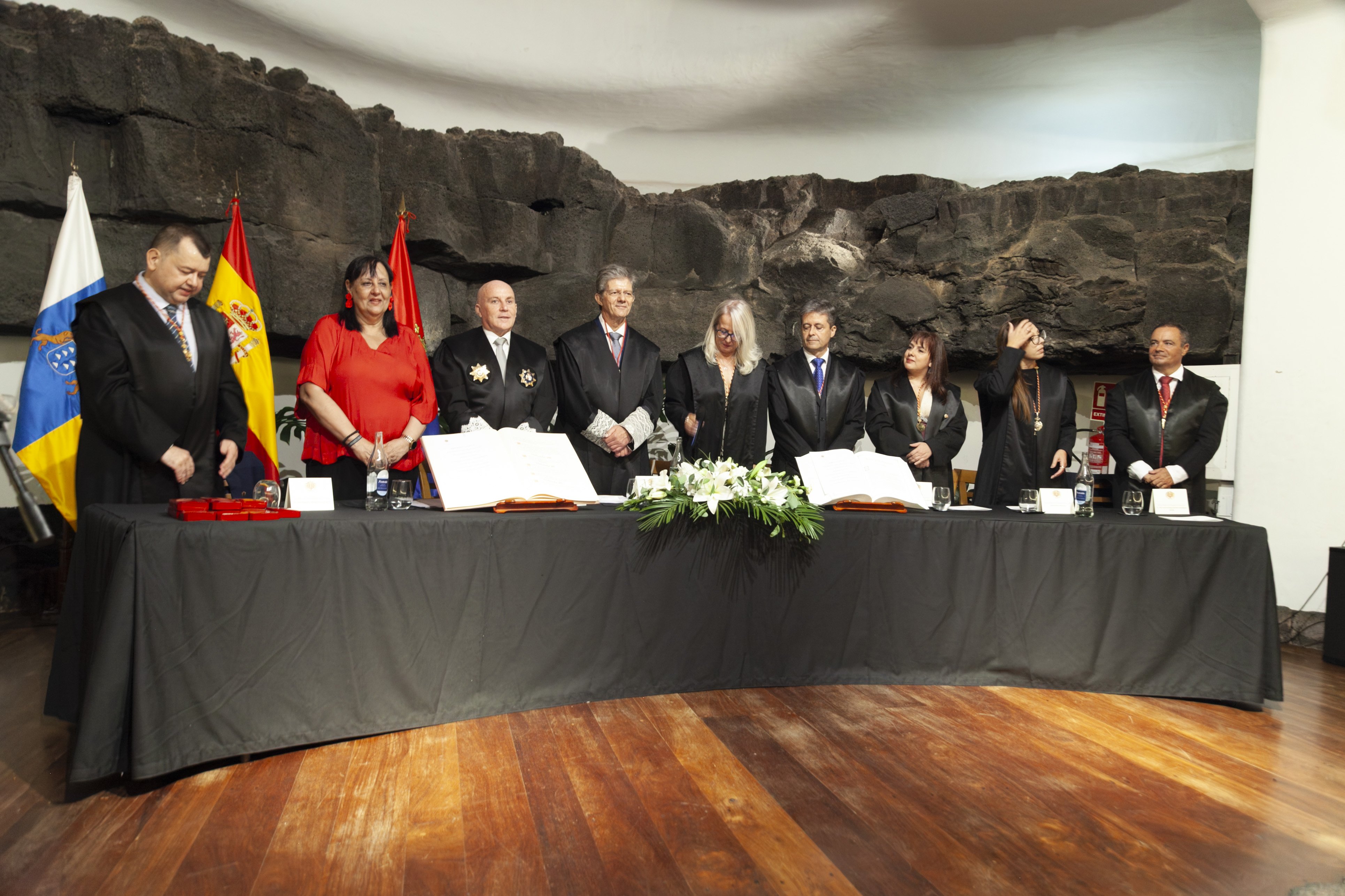 Jura de nuevos letrados y medallas del Colegio de Abogacía de Lanzarote (Fotos: Juan Mateos) Jura de nuevos letrados y medallas del Colegio de Abogacía de Lanzarote (Fotos: Juan Mateos)