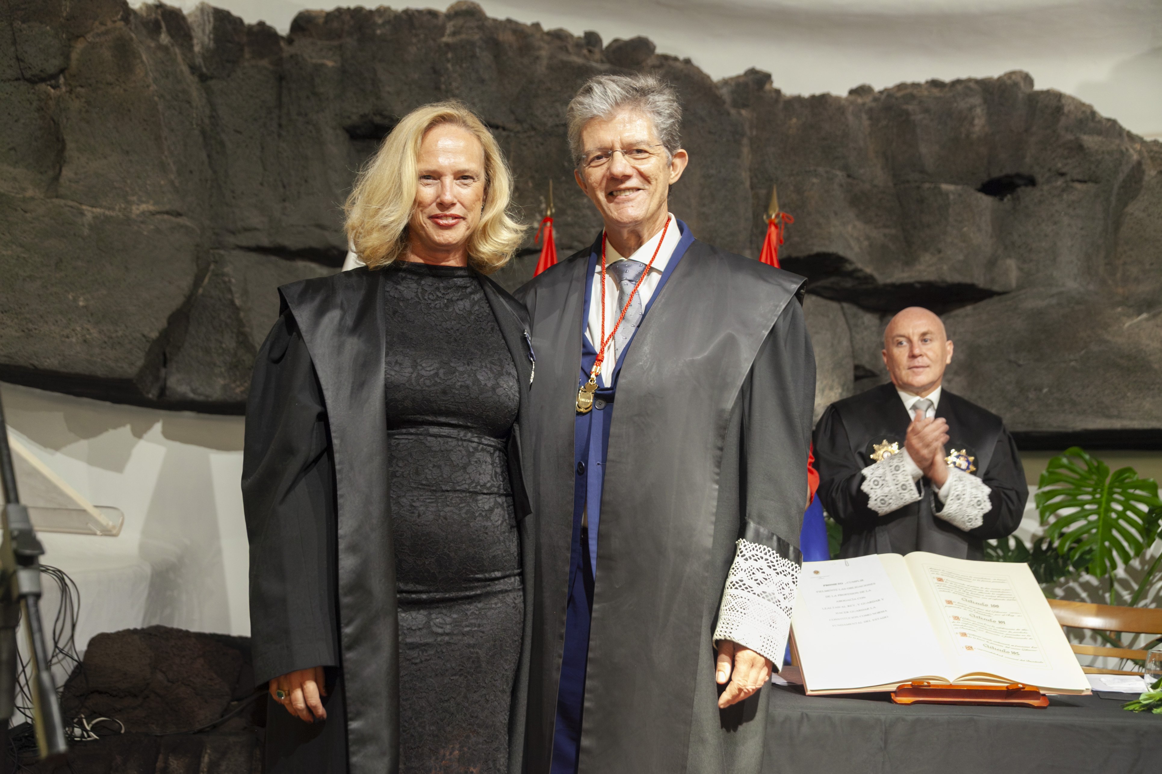 Jura de nuevos letrados y medallas del Colegio de Abogacía de Lanzarote (Fotos: Juan Mateos) Jura de nuevos letrados y medallas del Colegio de Abogacía de Lanzarote (Fotos: Juan Mateos)