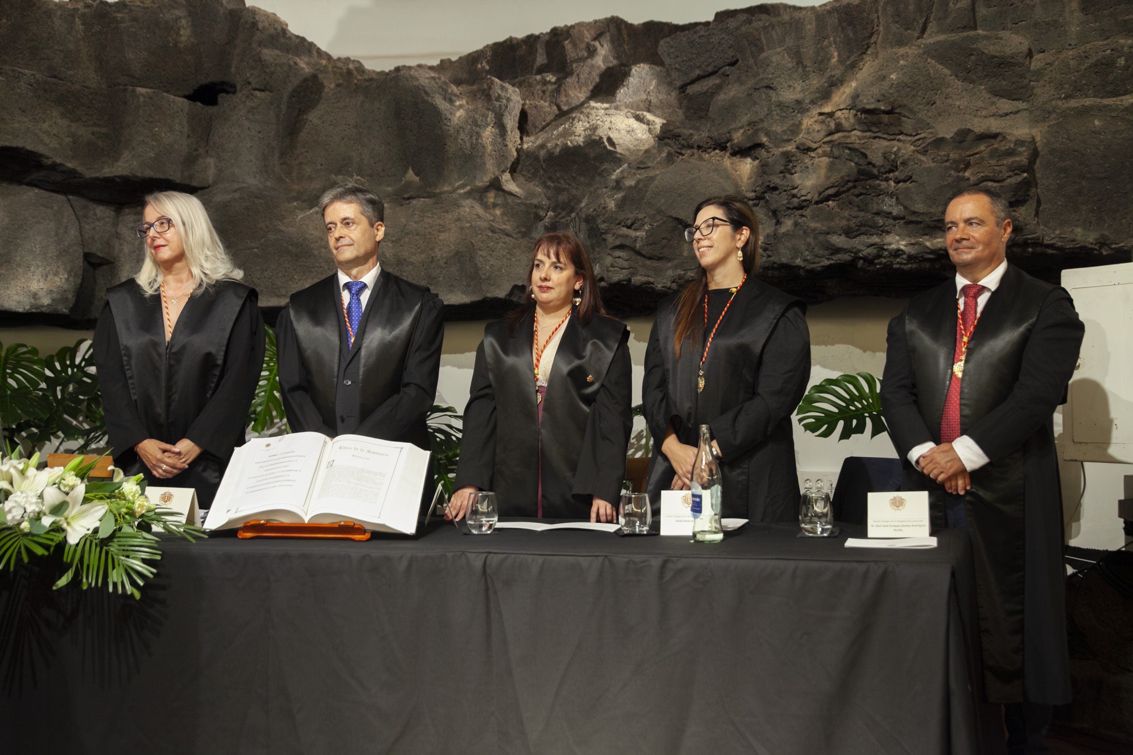 Jura de nuevos letrados y medallas del Colegio de Abogacía de Lanzarote (Fotos: Juan Mateos) Jura de nuevos letrados y medallas del Colegio de Abogacía de Lanzarote (Fotos: Juan Mateos)