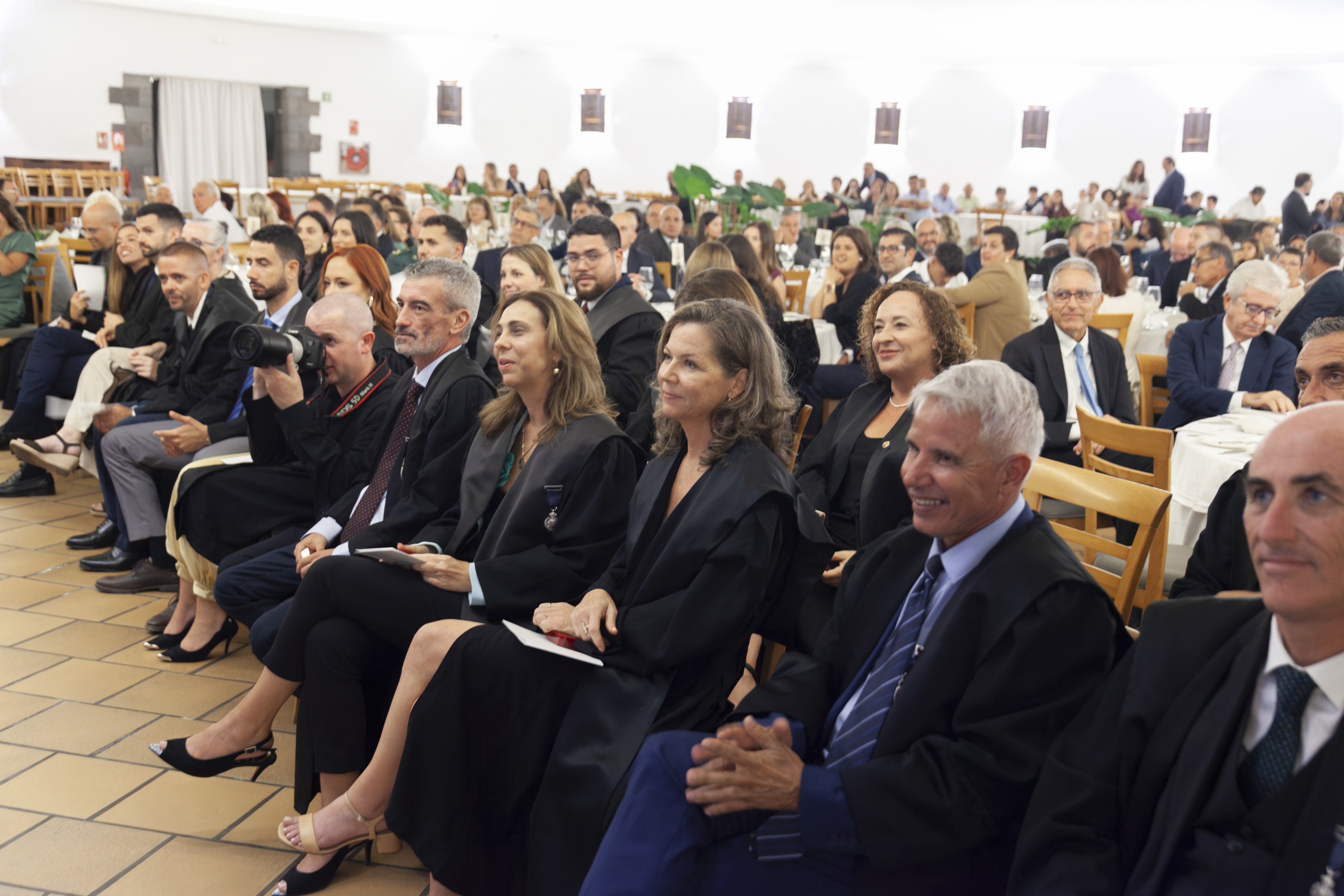 Jura de nuevos letrados y medallas del Colegio de Abogacía de Lanzarote (Fotos: Juan Mateos) Jura de nuevos letrados y medallas del Colegio de Abogacía de Lanzarote (Fotos: Juan Mateos)