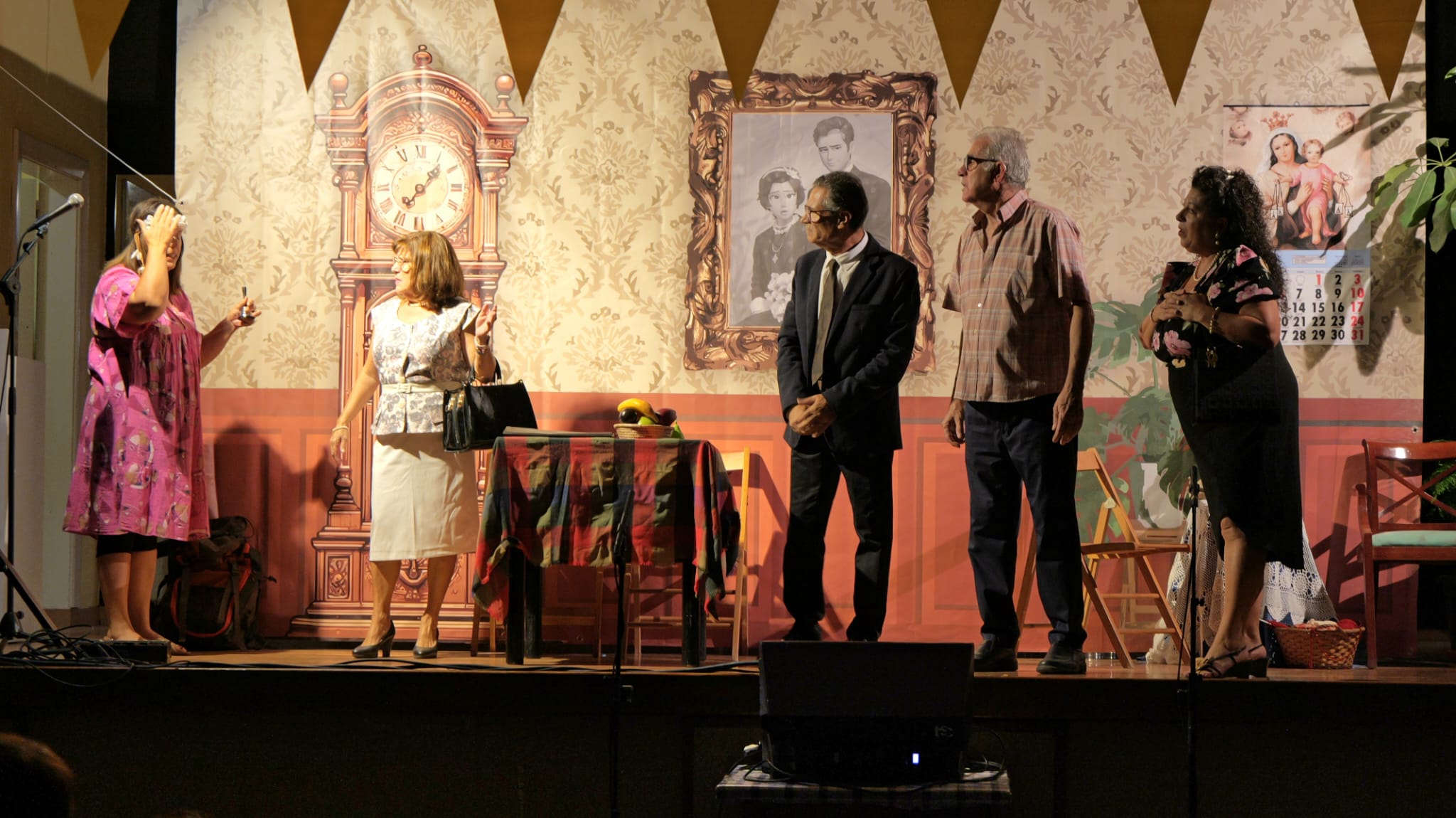 Obra de teatro 'Lo que tiene que hacer una madre' Obra de teatro 'Lo que tiene que hacer una madre'