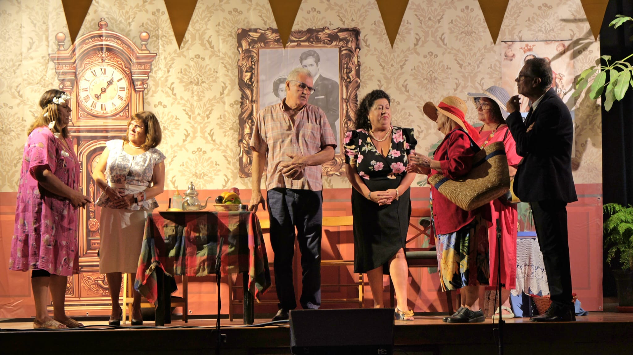 Obra de teatro 'Lo que tiene que hacer una madre' Obra de teatro 'Lo que tiene que hacer una madre'