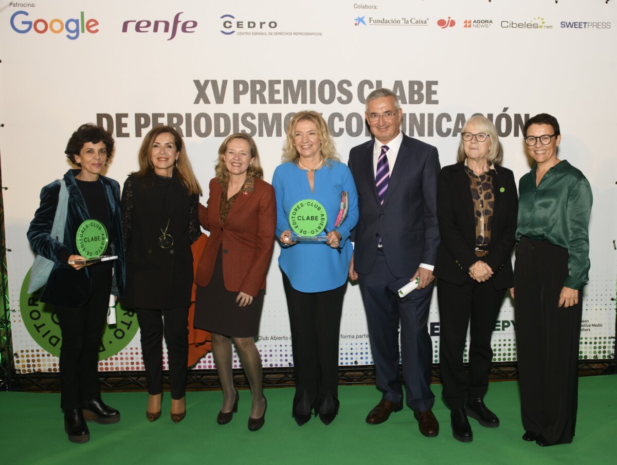 Techy Acosta y Pablo Muzás con la vicepresidente del Gobierno Nadia Calviño