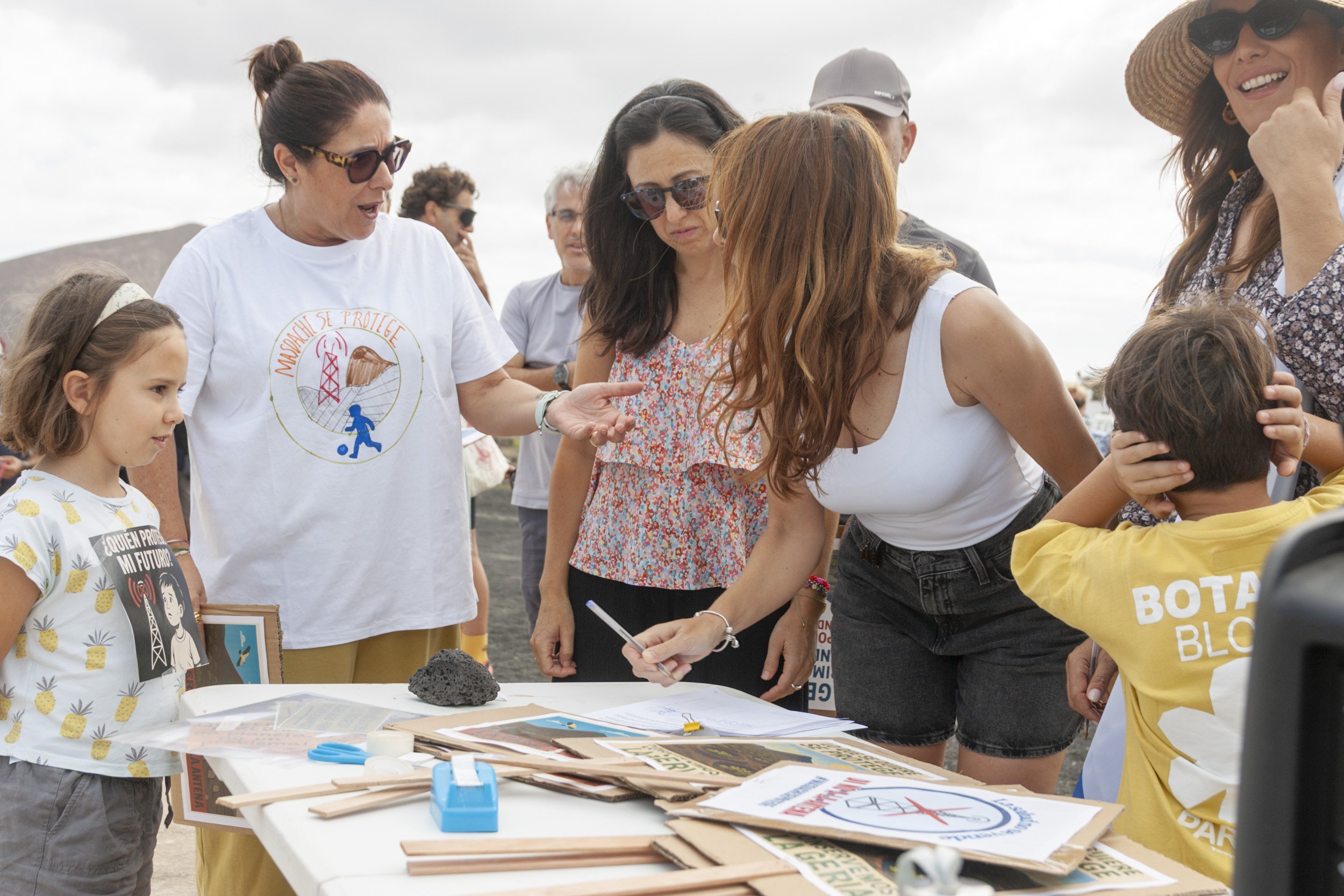 Manifestación en contra de la antena en Masdache (Fotos: Juan Mateos) Manifestación en contra de la antena en Masdache (Fotos: Juan Mateos)