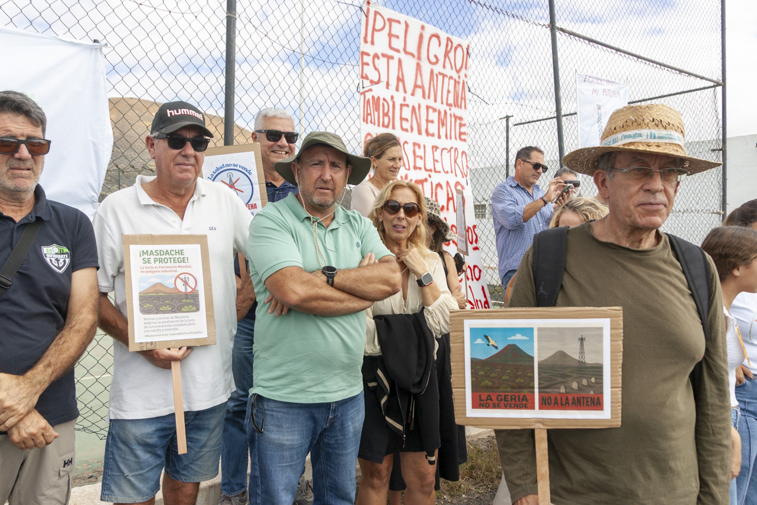 Manifestación en contra de la antena en Masdache (Fotos: Juan Mateos) Manifestación en contra de la antena en Masdache (Fotos: Juan Mateos)