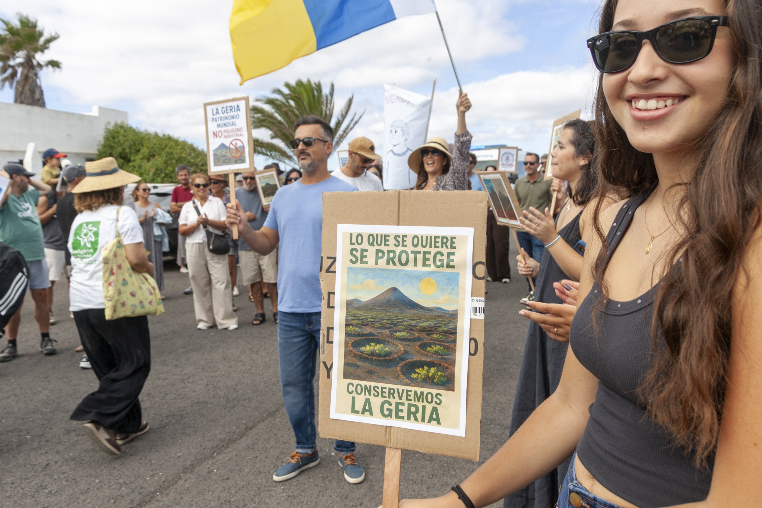 Manifestación en contra de la antena en Masdache (Fotos: Juan Mateos) Manifestación en contra de la antena en Masdache (Fotos: Juan Mateos)