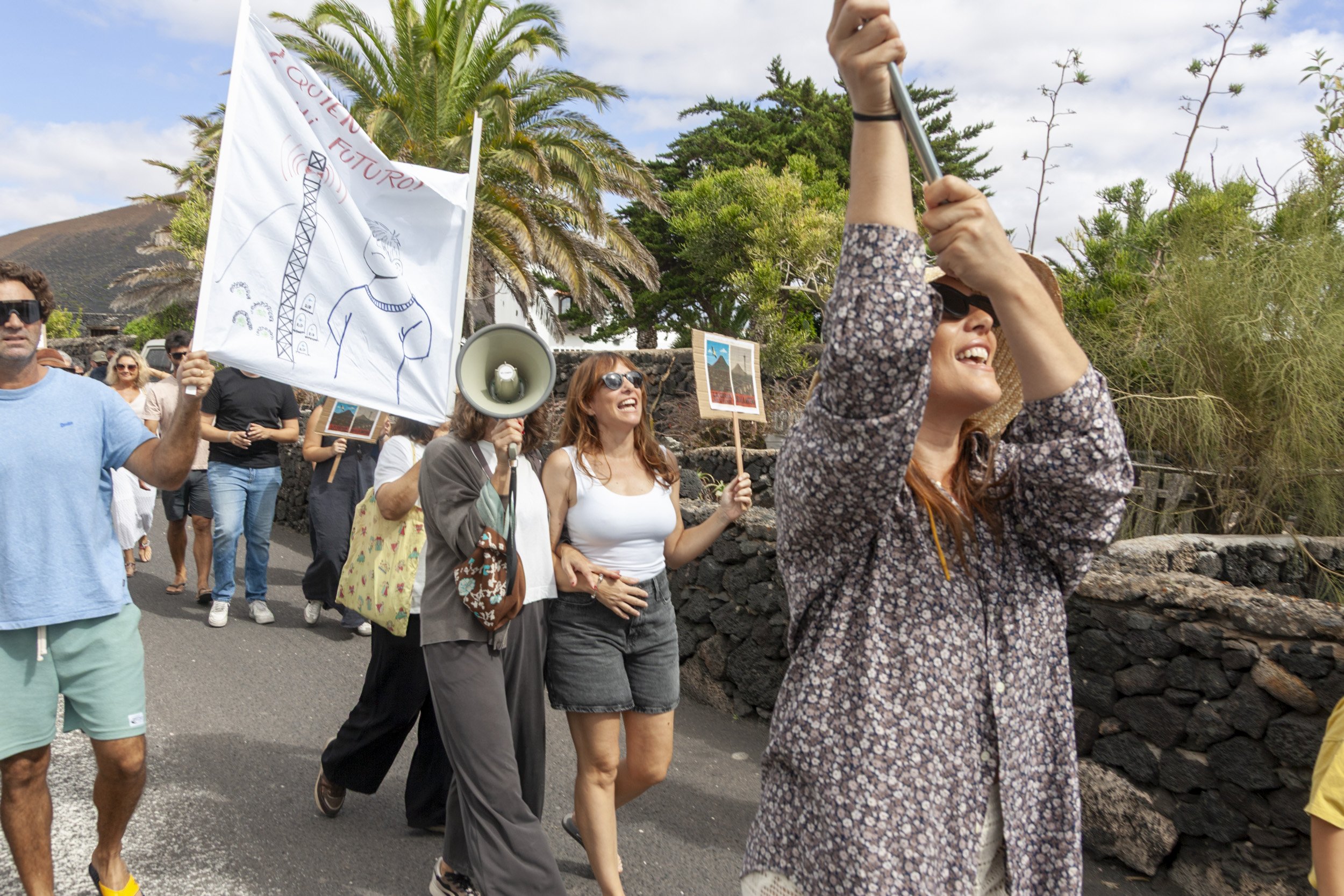 Manifestación en contra de la antena en Masdache (Fotos: Juan Mateos) Manifestación en contra de la antena en Masdache (Fotos: Juan Mateos)
