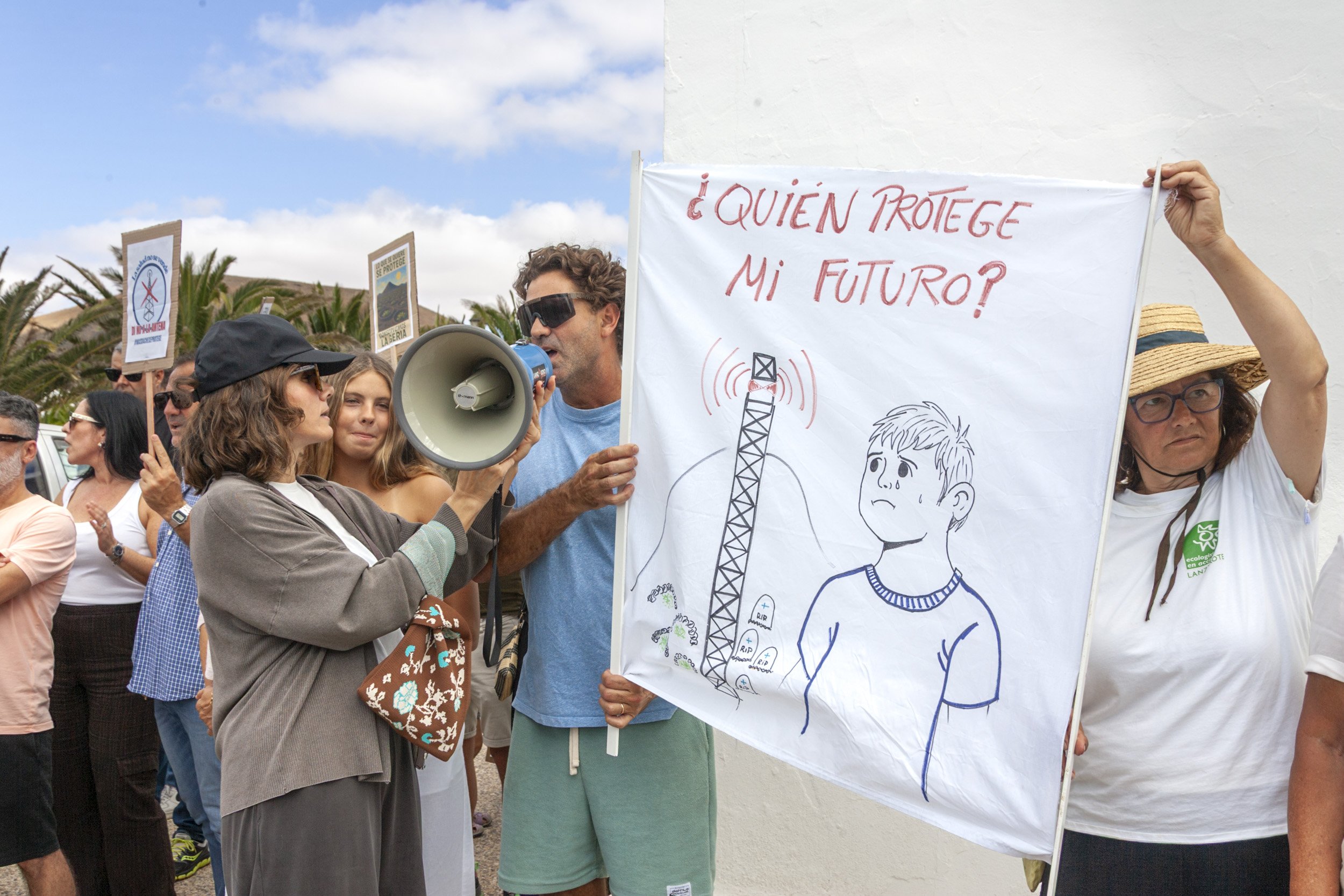 Manifestación en contra de la antena en Masdache (Fotos: Juan Mateos) Manifestación en contra de la antena en Masdache (Fotos: Juan Mateos)