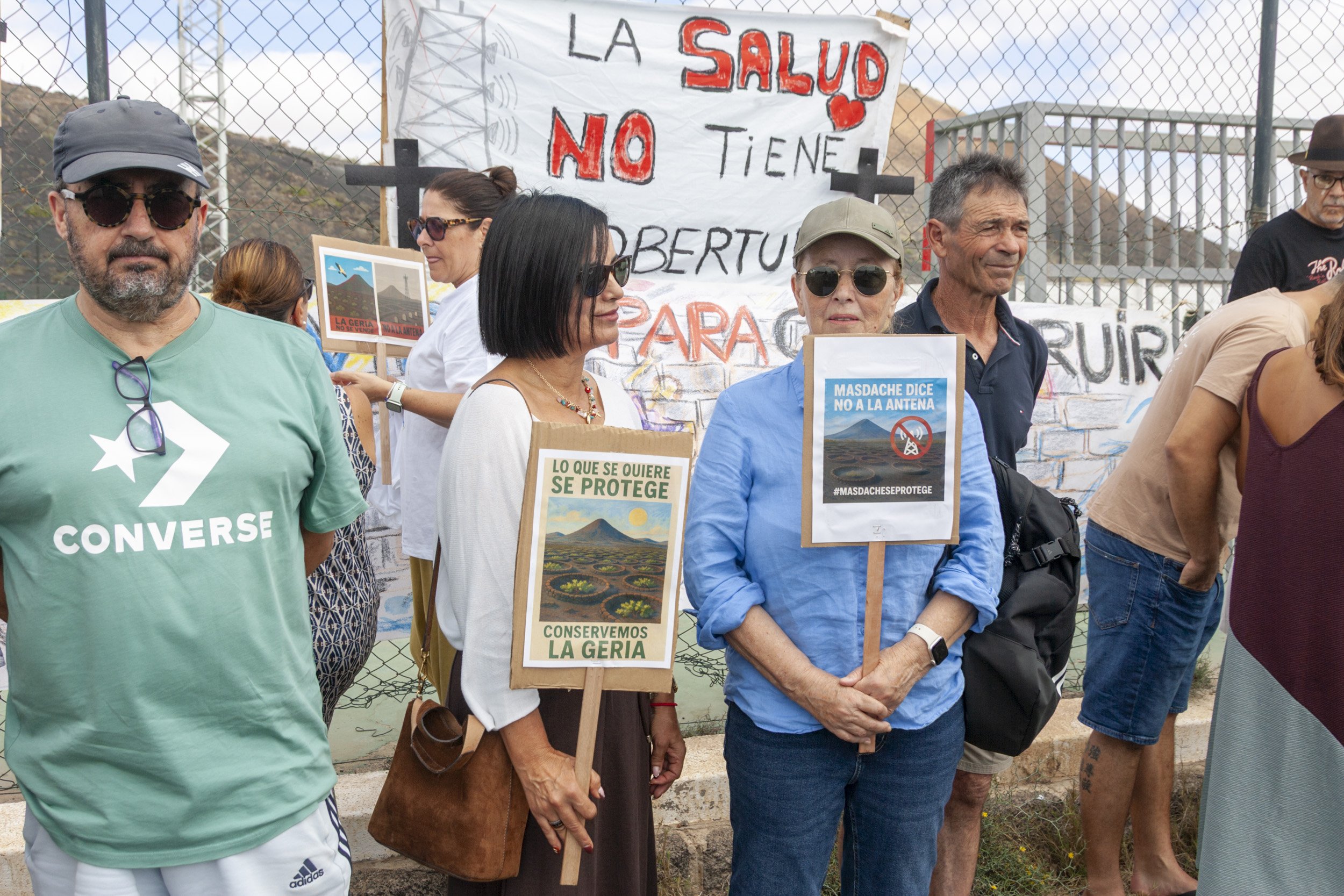 Manifestación en contra de la antena en Masdache (Fotos: Juan Mateos) Manifestación en contra de la antena en Masdache (Fotos: Juan Mateos)