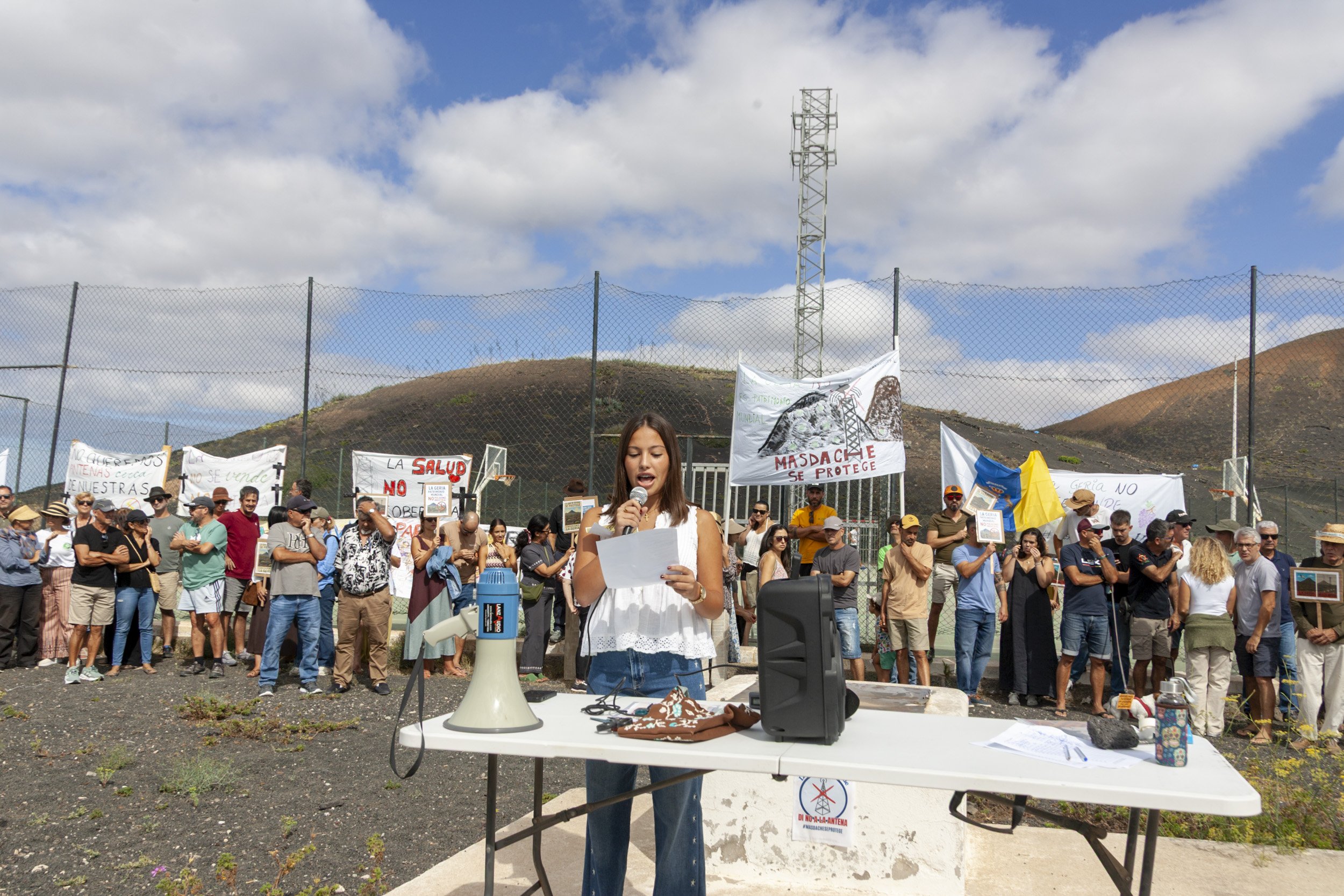 Manifestación en contra de la antena en Masdache (Fotos: Juan Mateos) Manifestación en contra de la antena en Masdache (Fotos: Juan Mateos)
